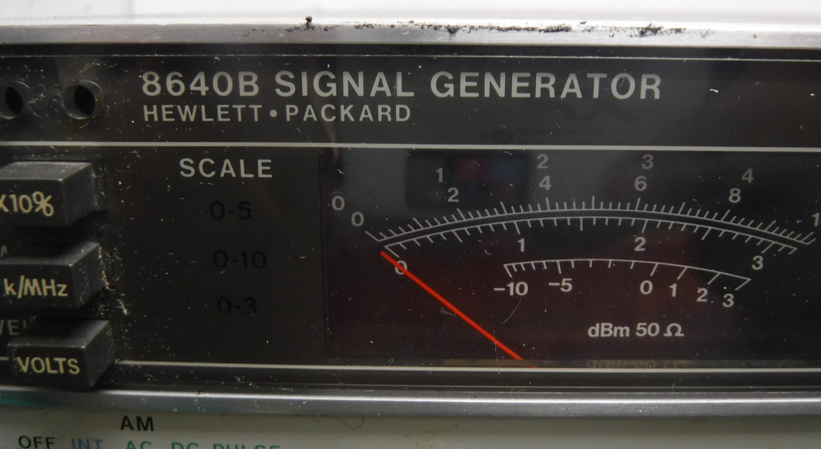 HP 8640B RF Signal Generator