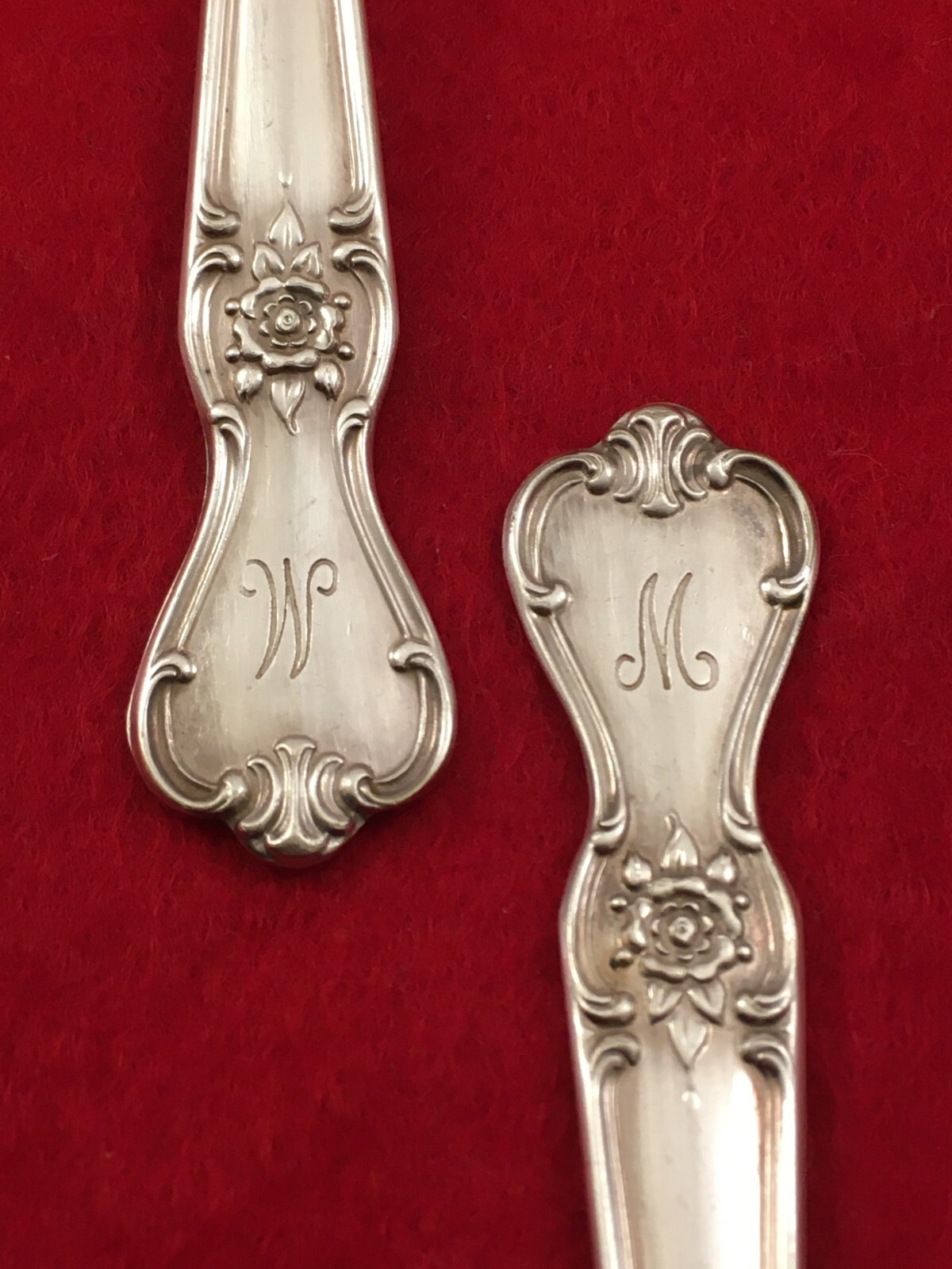 11 International SIGNATURE Old Company 1950 Mono M or W Silverplate Teaspoons 6"