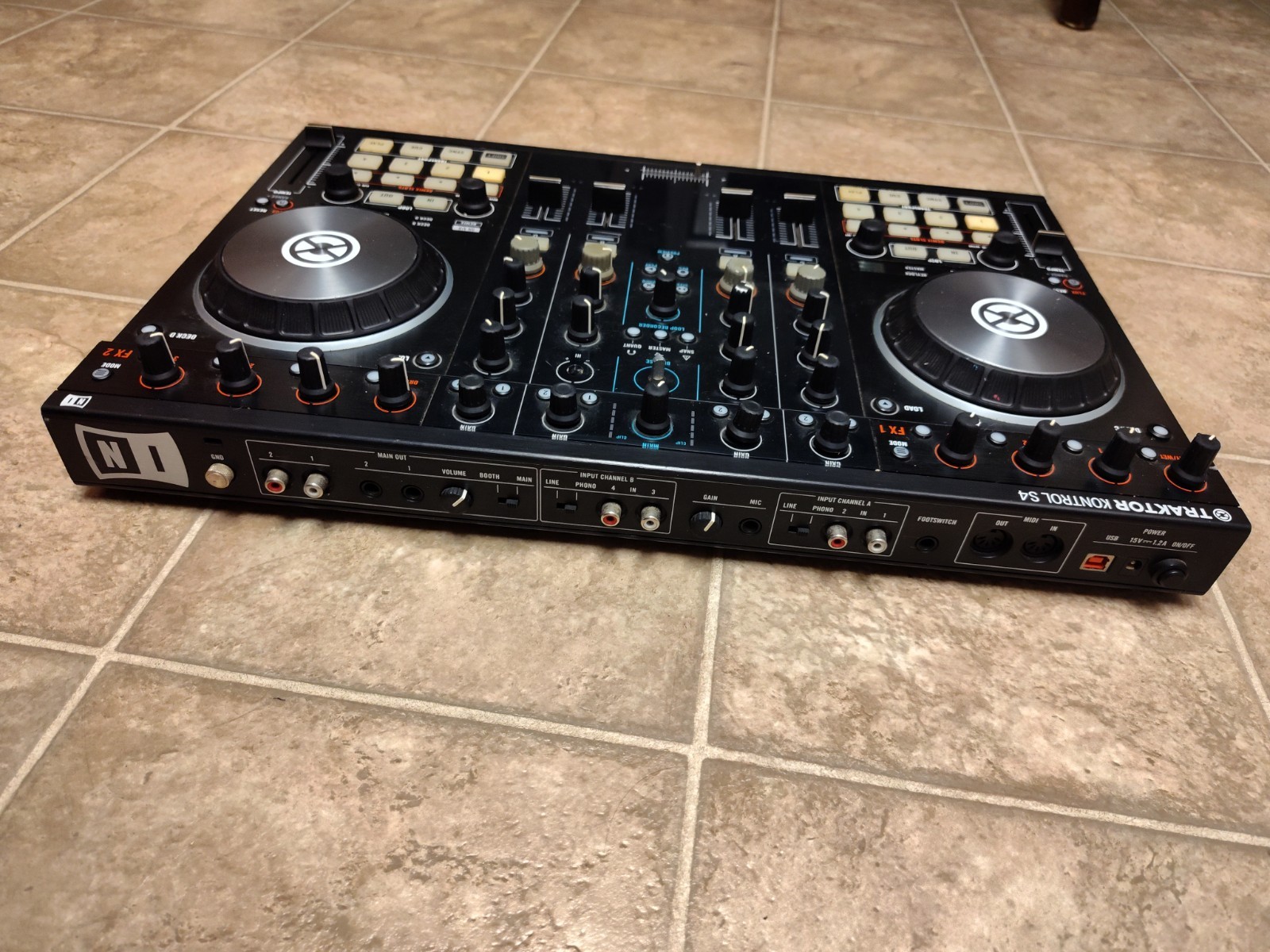 Native Instruments Traktor Kontrol S4 MK2 DJ Controller 4-Channel