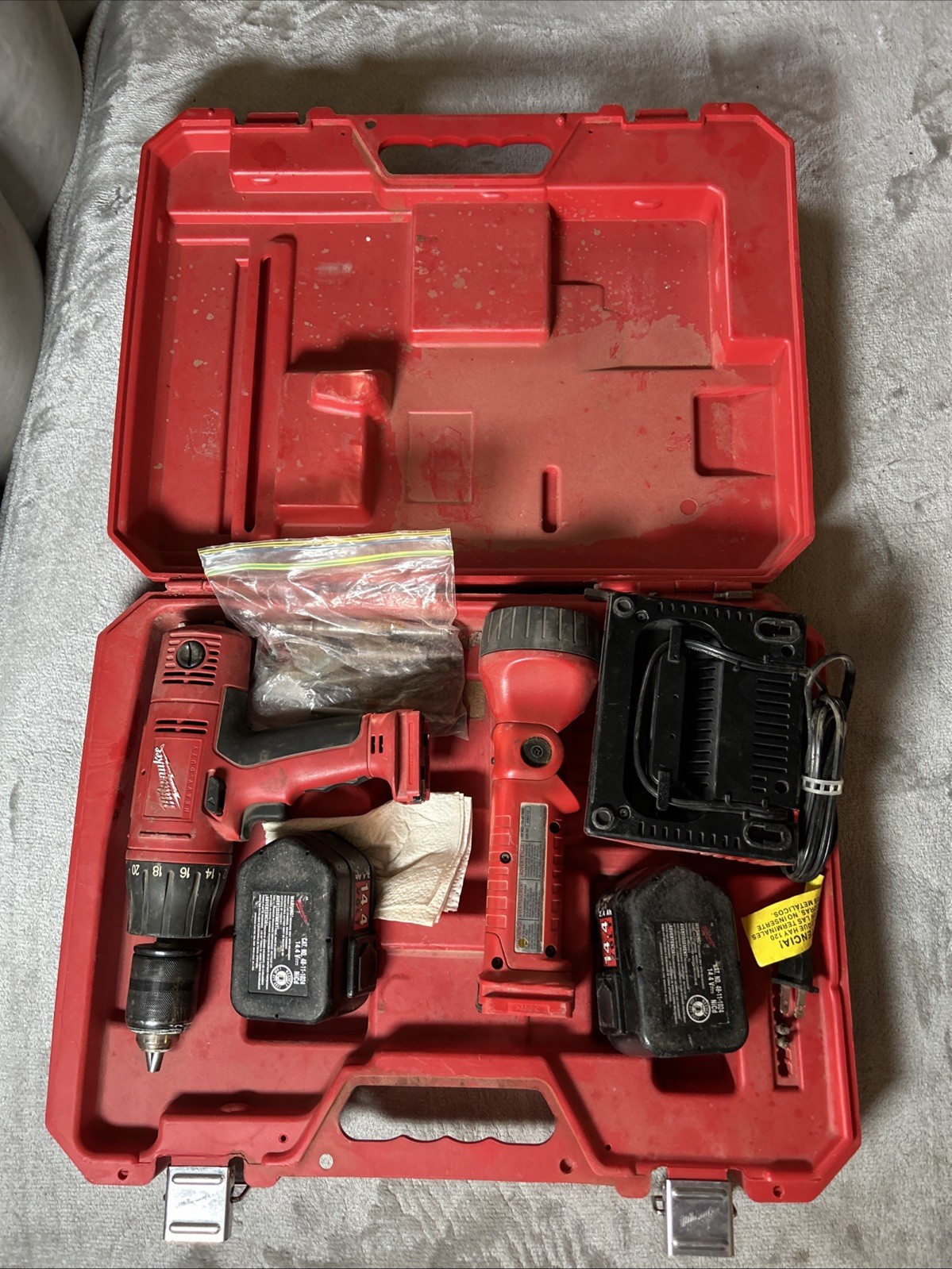 Milwaukee 0624-20 Heavy Duty 18v Cordless Drill w/Charger And Bits Works Great