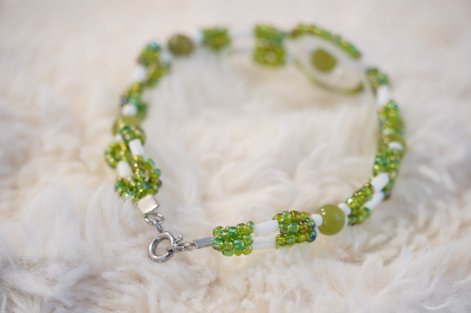 Green and White Glass Bead 7.5" Bracelet