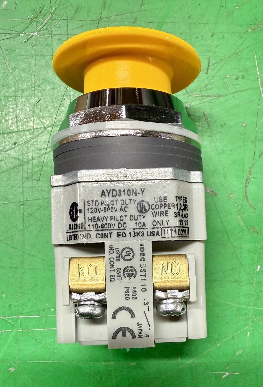 NEW IDEC AYD310N-Y / AYD310NY EMERGENCY- STOP (NEW NO BOX)💥FREE SHIPPING💥