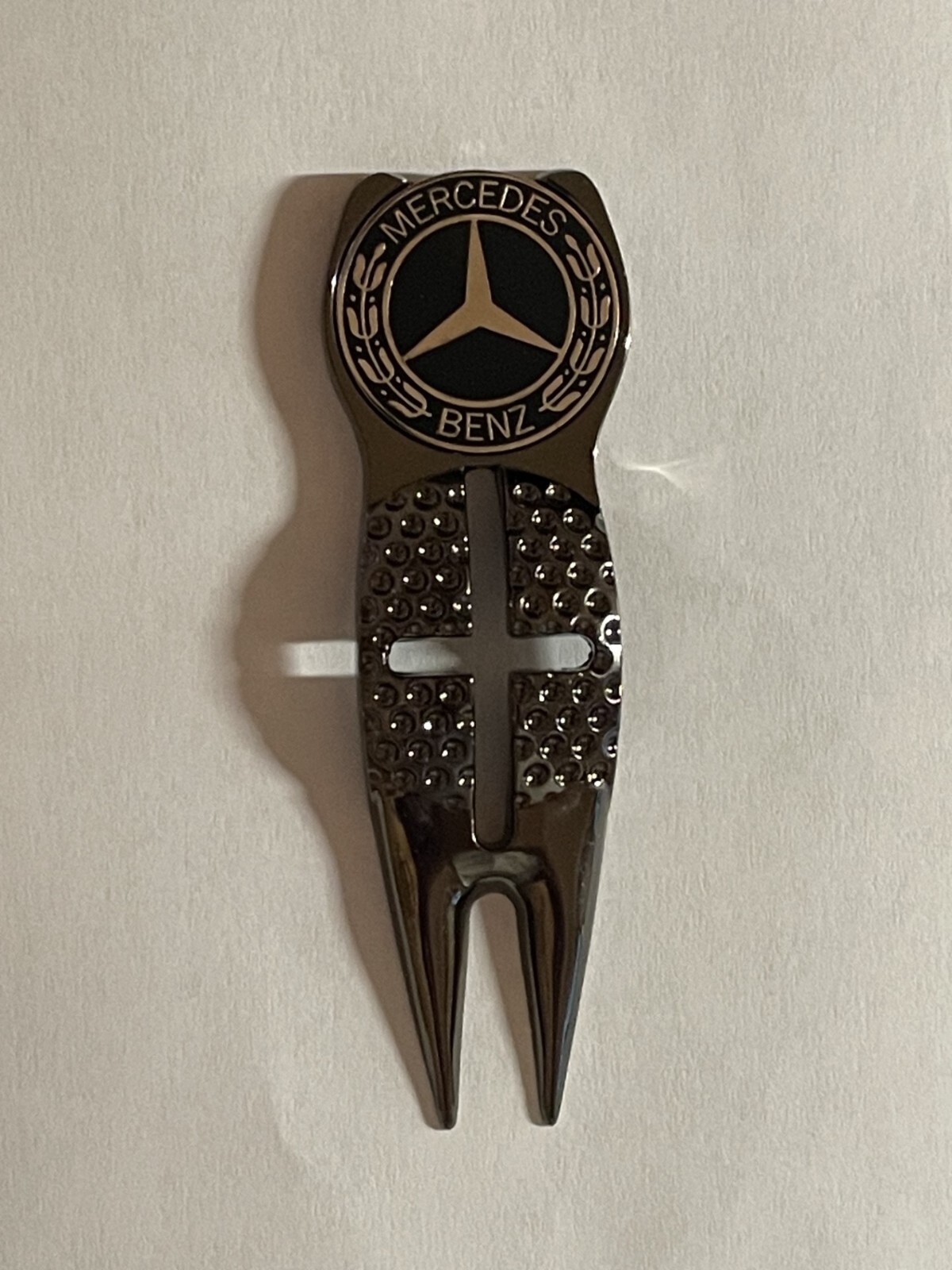Mercedes-Benz Logo Crosshairs Divot Tool & 1" Coin Style Golf Marker - A Beauty!