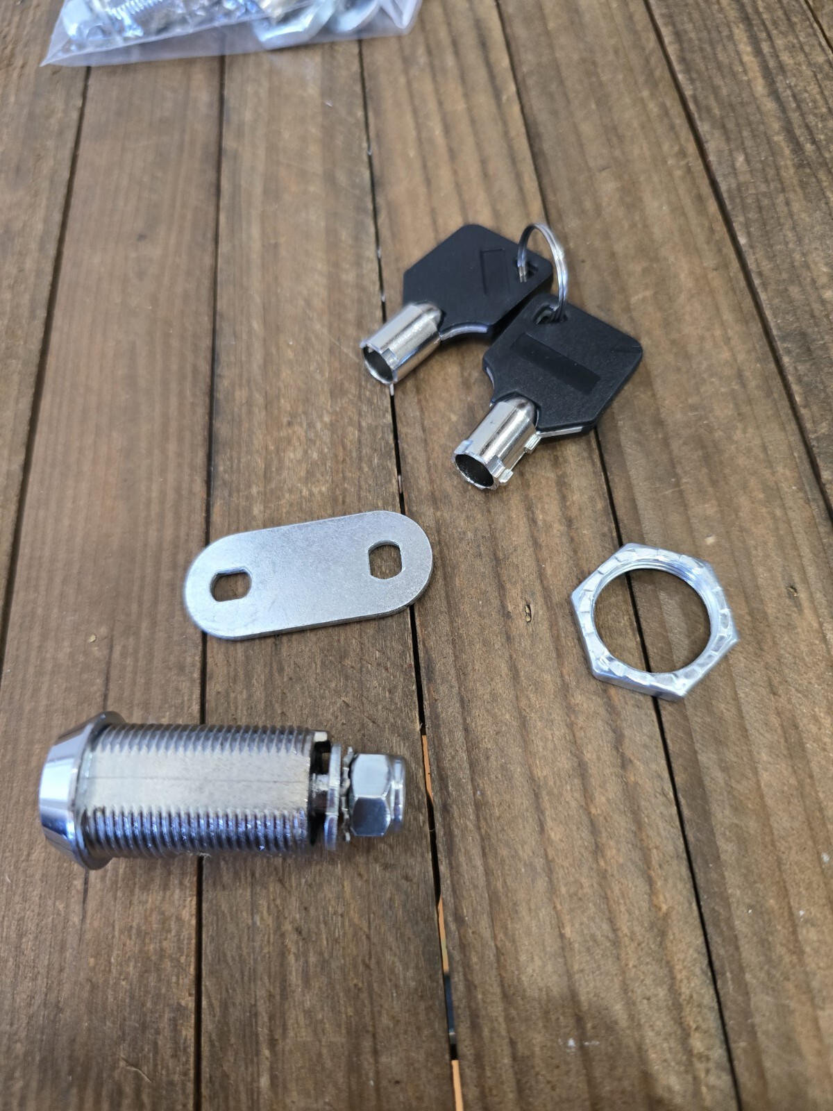LOCK & KEY SET.