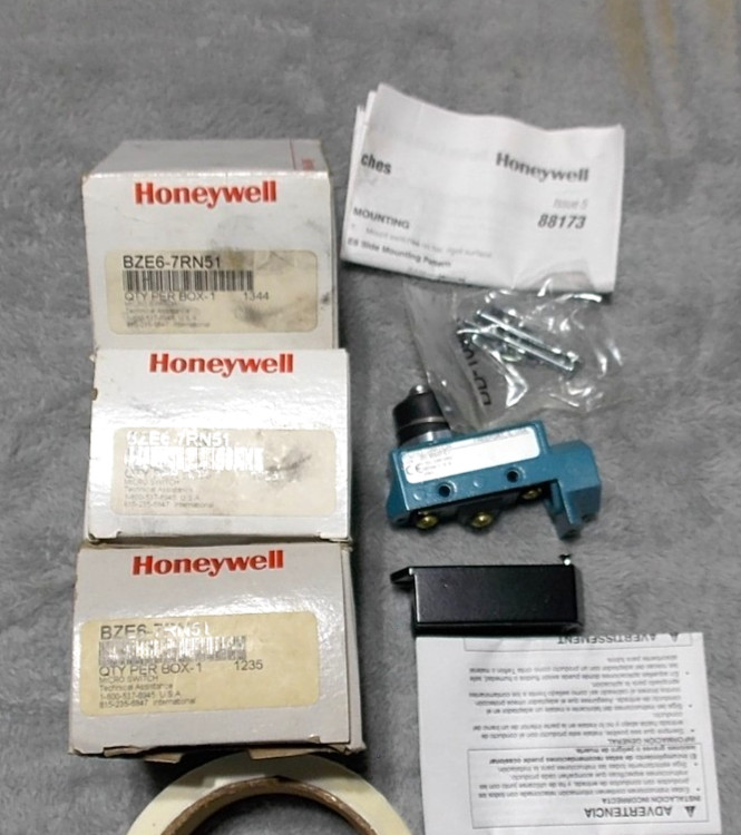 Honeywell BZE6-7RN51 Micro Limit Switch New Sealed BZE67RN51