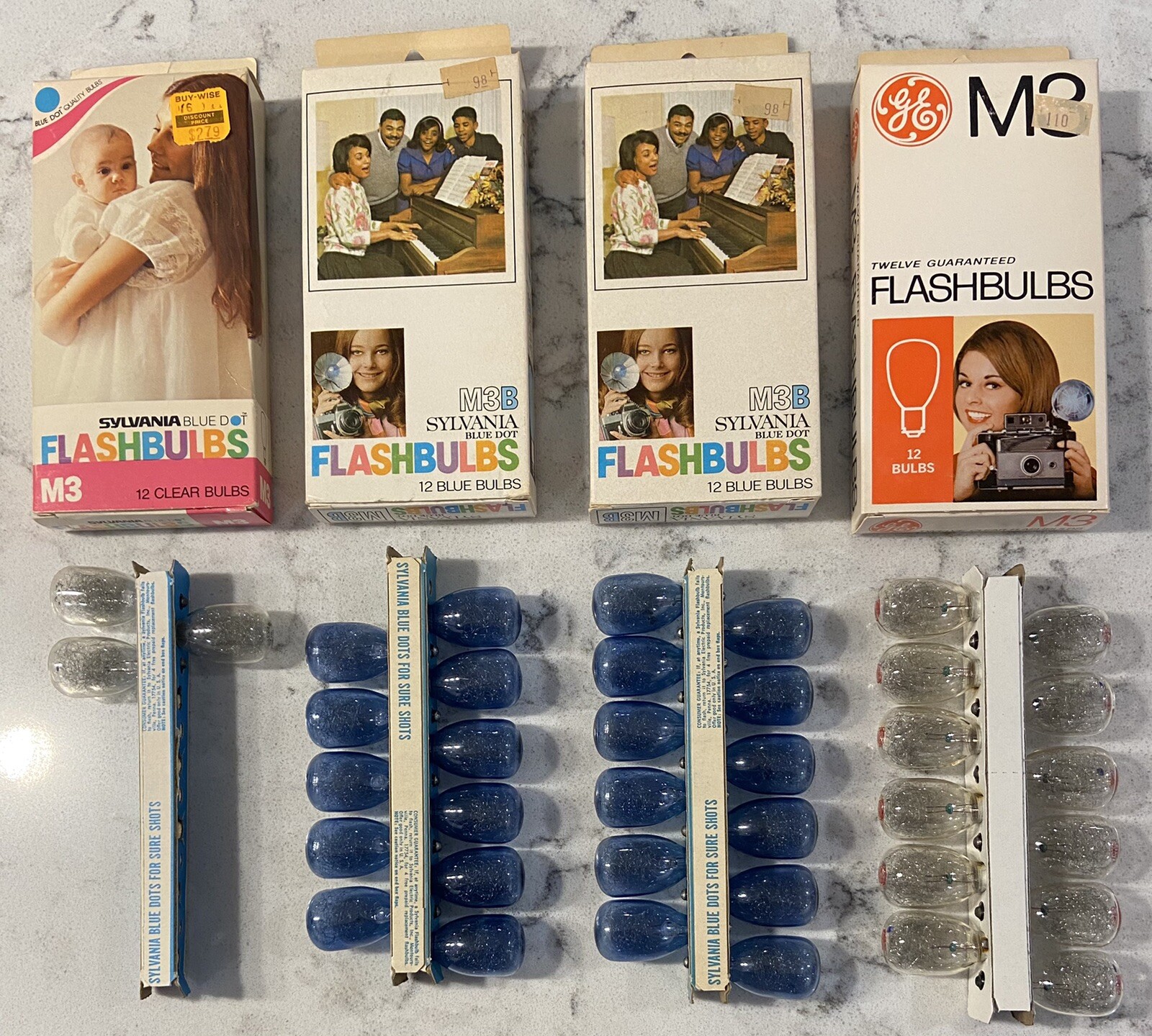 38 - Vintage Sylvania Blue Dot Flashbulbs M3B & General Electric M3 Bulbs