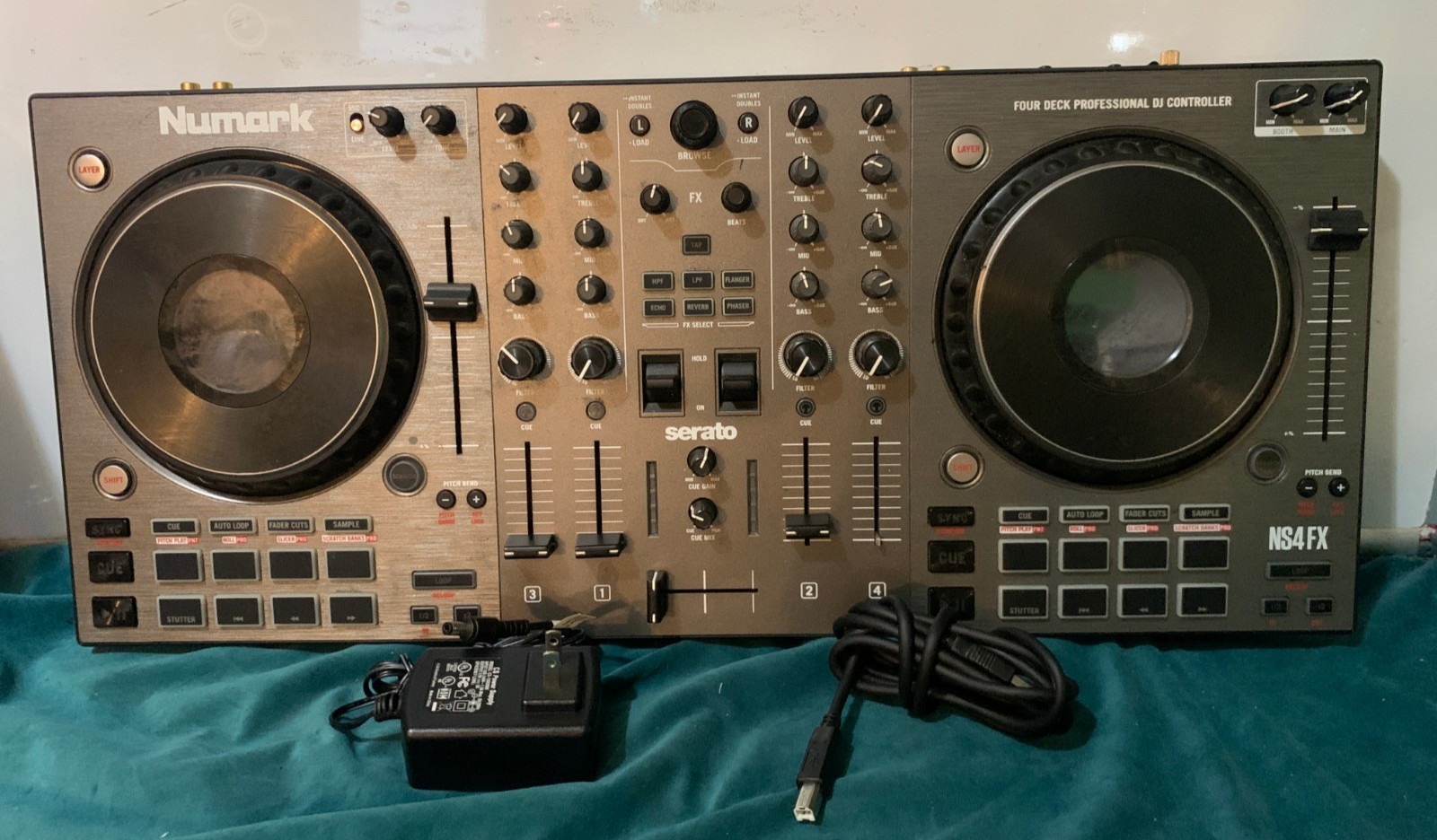 Numark Serato NS4FX 4-Channel DJ Controller
