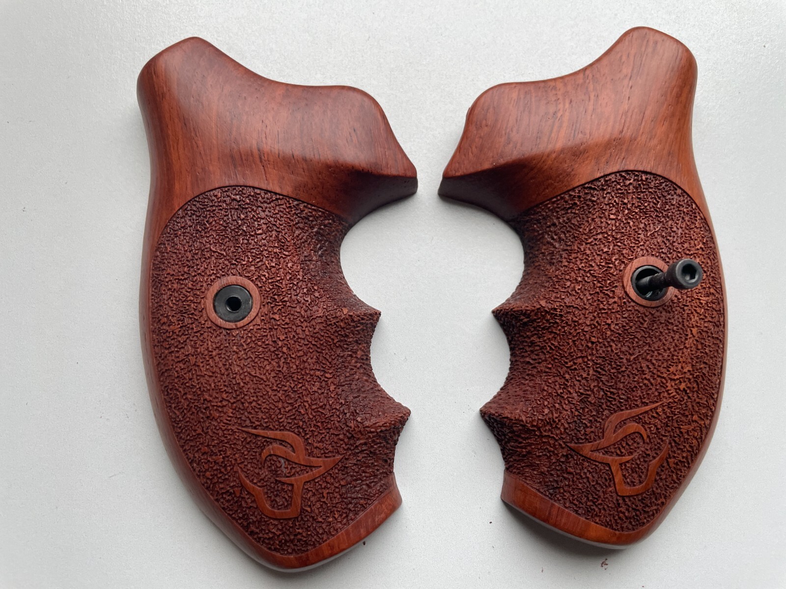 New Wood Combat grip for Taurus Small M85, 94, 380, 605, 650, 651, 850, 856, 905