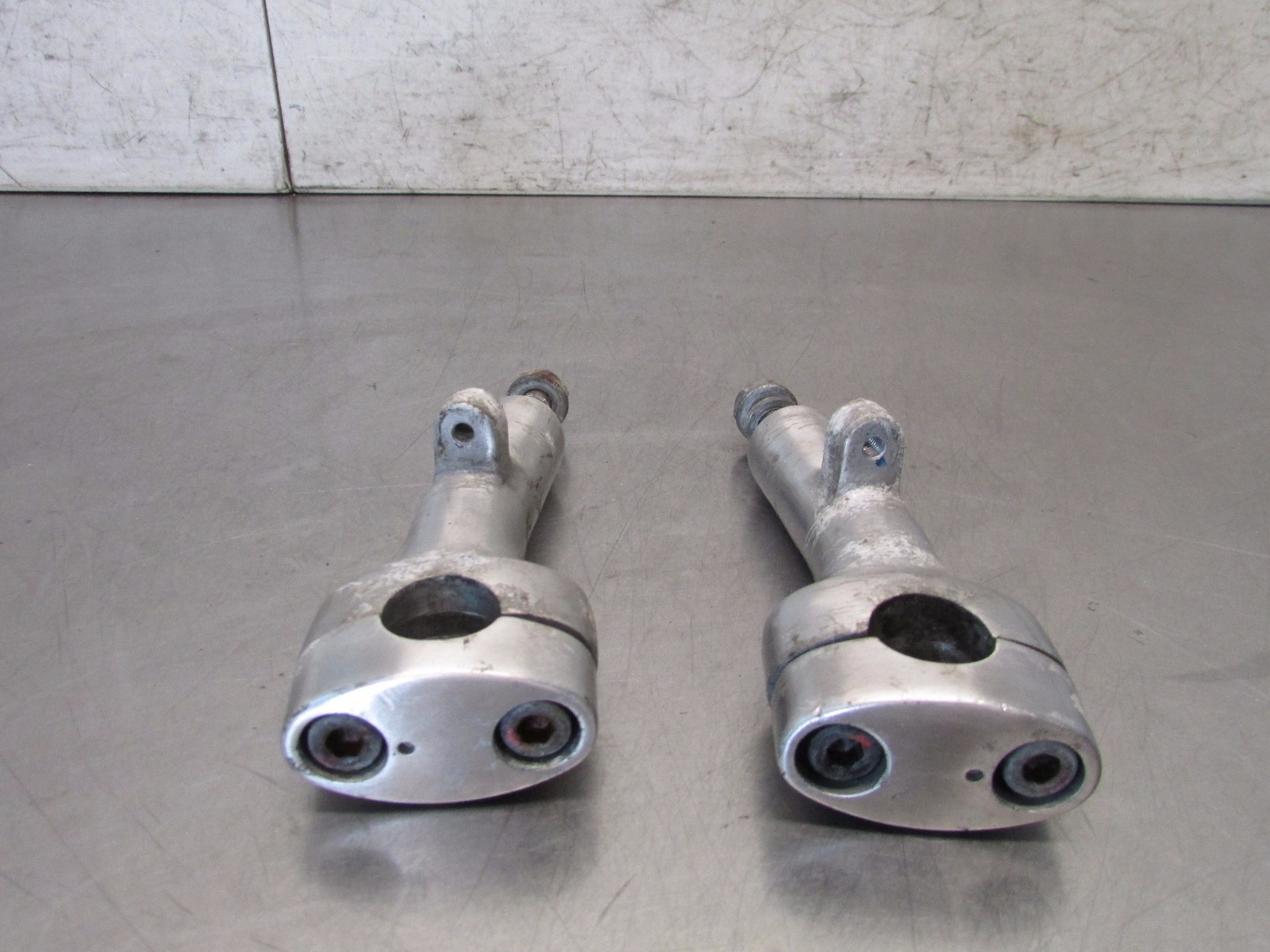 G KAWASAKI  ELIMINATOR BN 125 2001 OEM   HANDLEBAR RISERS