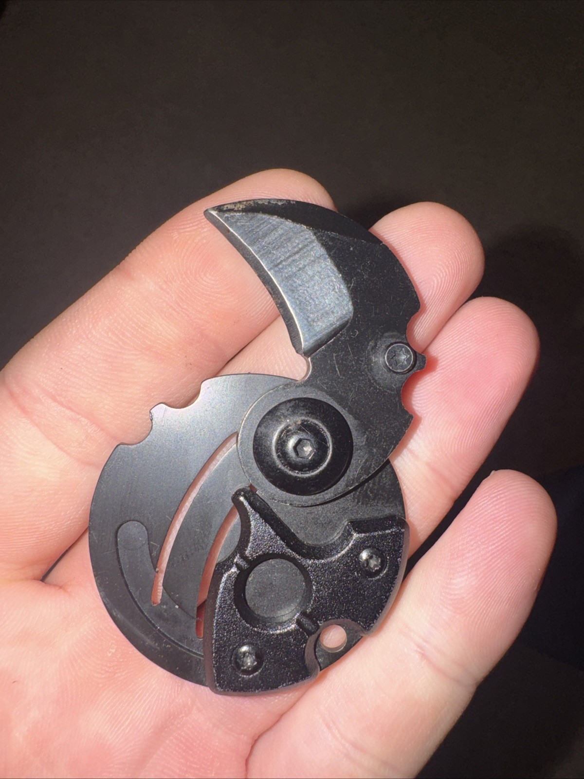 Mini Round Pocket Folding Knife Keychain  Shipped From USA
