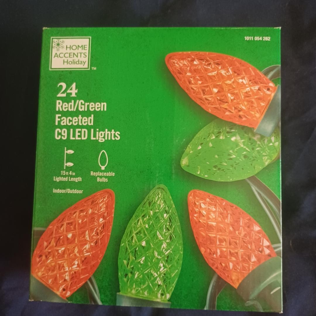 Home Accents Holiday 24Ct 15'-4"L Indoor/Outdoor Red/Green Faceted C9 LED Lights