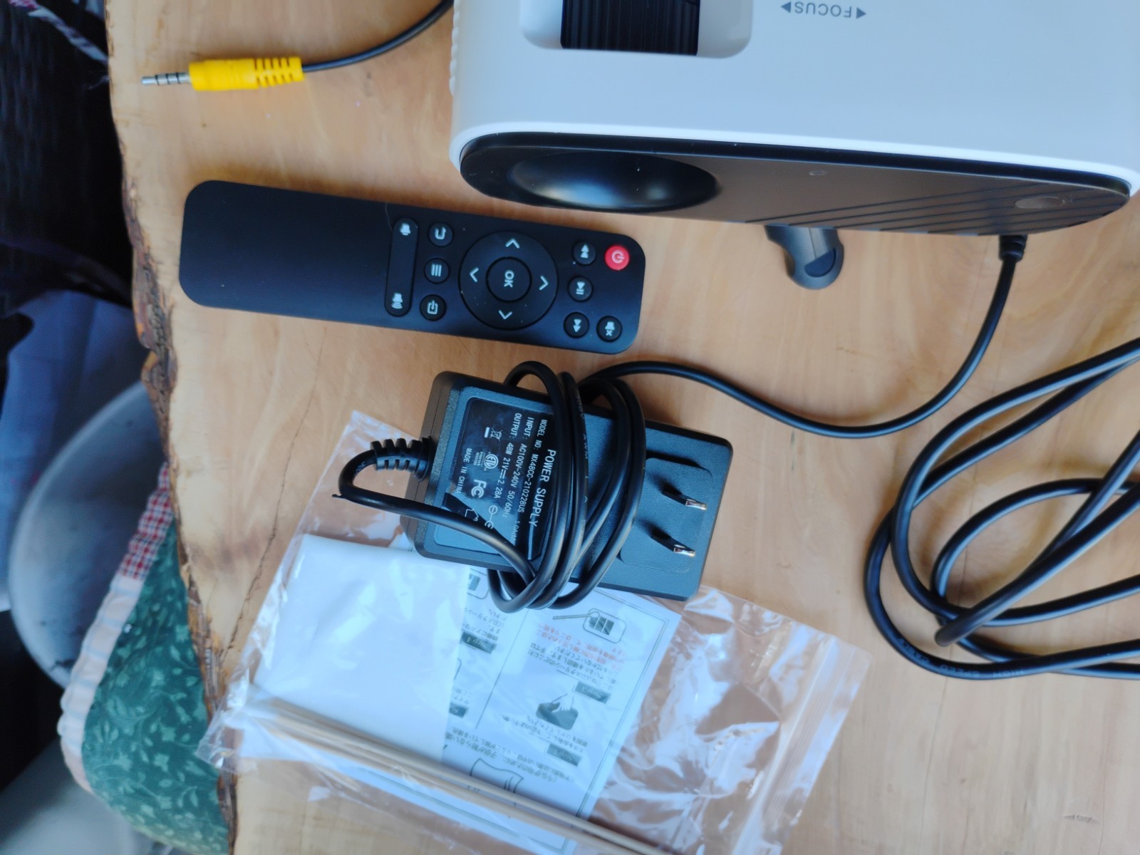 Elephas Mini Projector BL128 BUNDLE w/ Tripod, Remote & Accessories – Tested