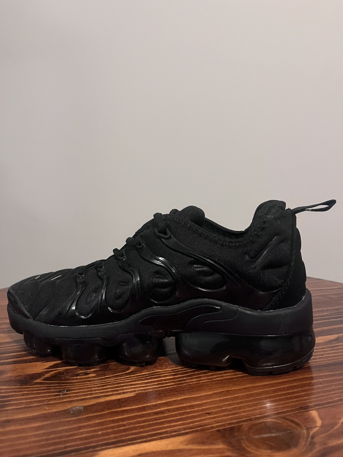 Nike Air VaporMax Plus Black Athletic Shoes 924453-001 Men size 7 Women Size 8.5