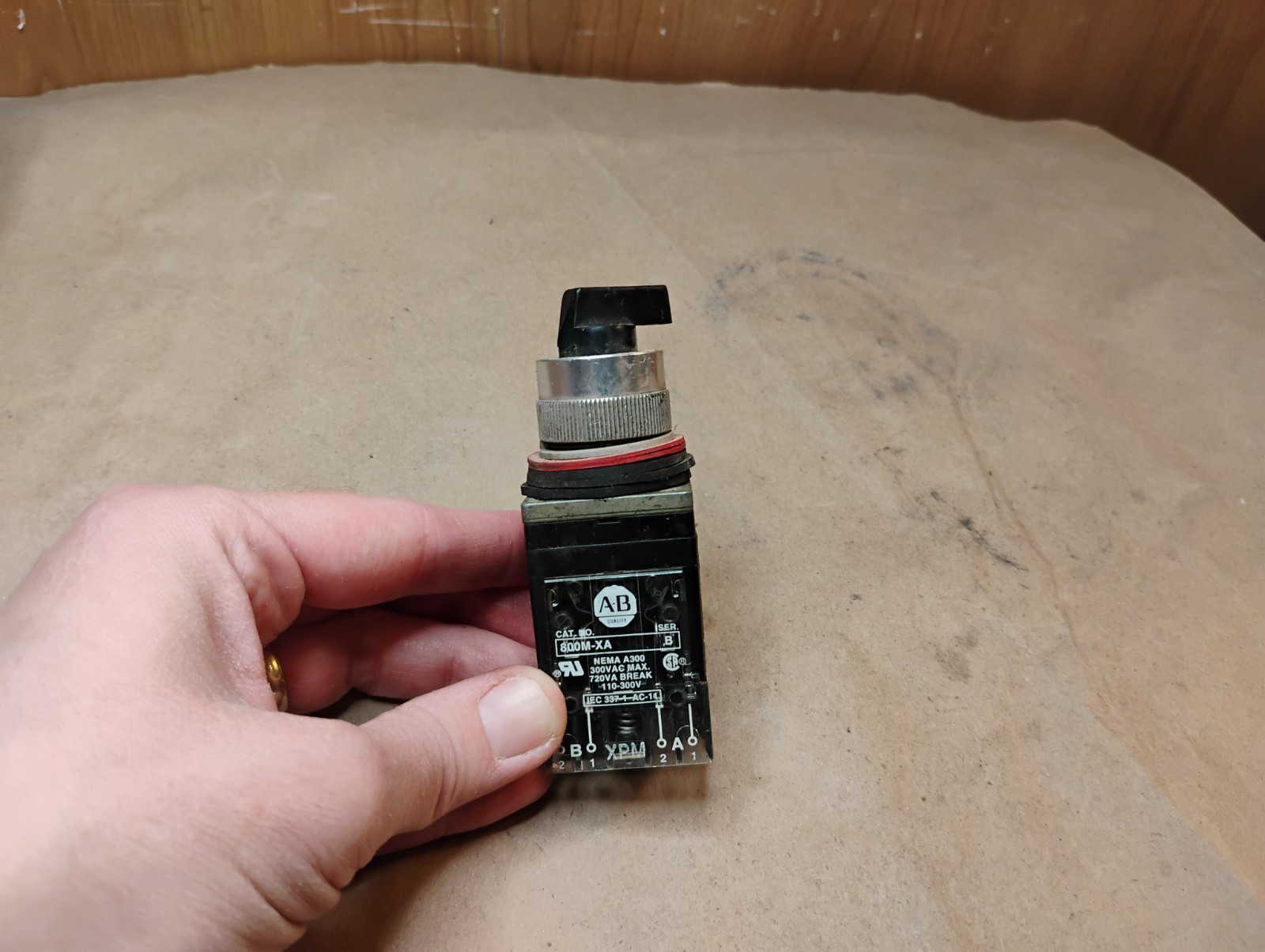 Allen Bradley 800MR-HX2B Black 2 Position Selector Switch w/ 800M-XA - Fast Ship