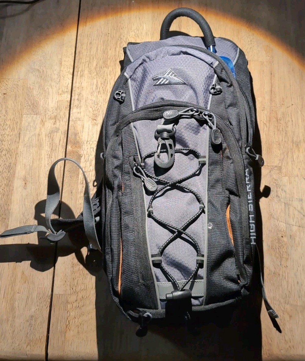 High Sierra Hydration Grey Padded Adjustable Straps 3L Backpack Hiking Carry Bag