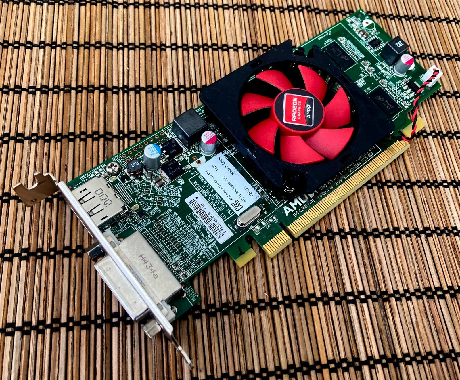 AMD Radeon C26405 (Dell 00WH7F), 1GB DDR3, PCIe x16, 1x DP, 1x DVI, Low Profile