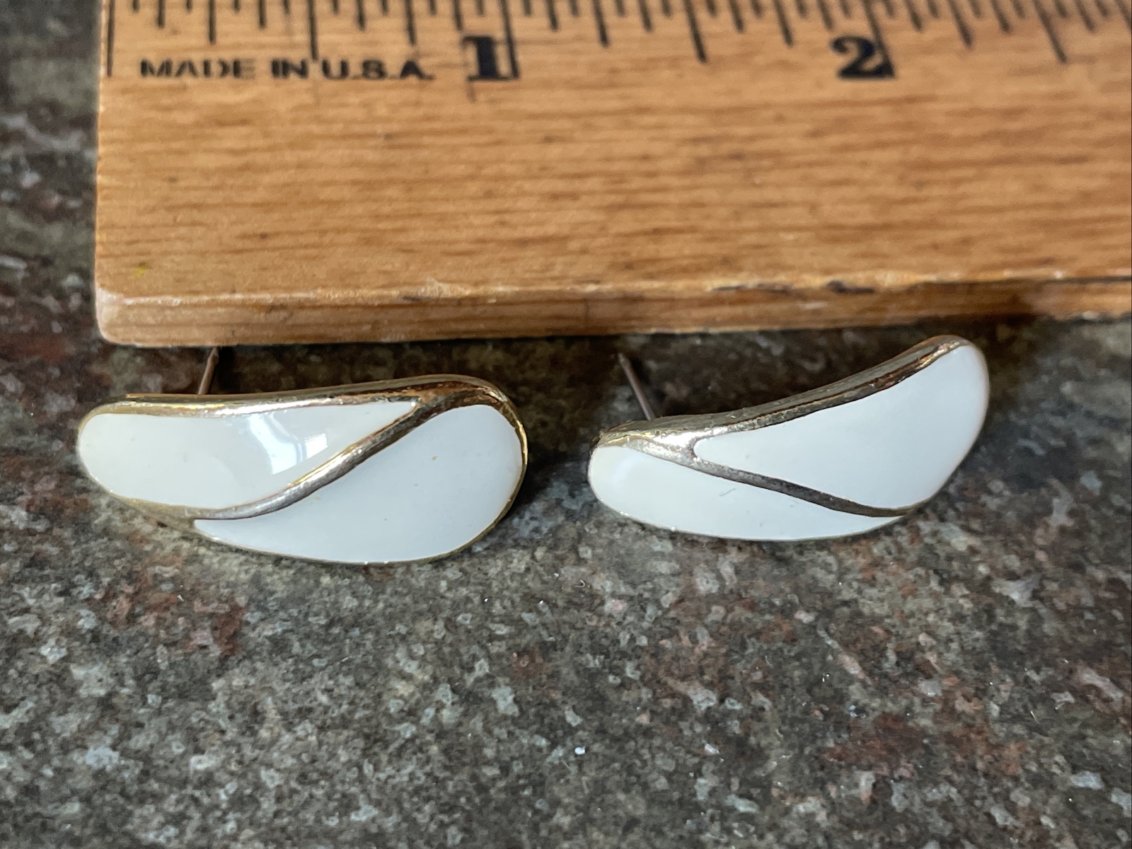 Vintage 80’s Earrings Off White, Gold Toned Metal Pierced
