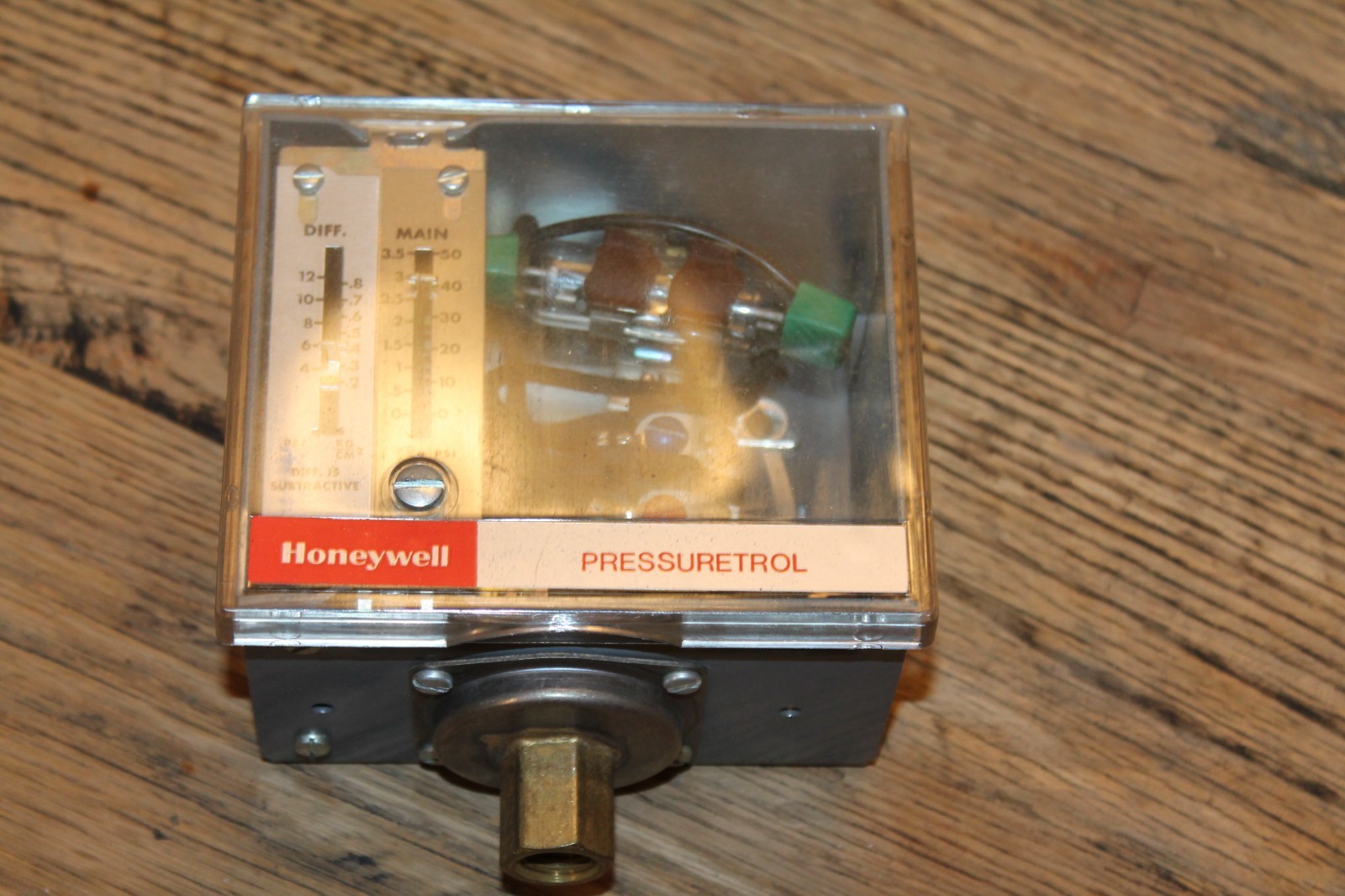 NOS Honeywell Pressure controller L604A-1177 L604A1177