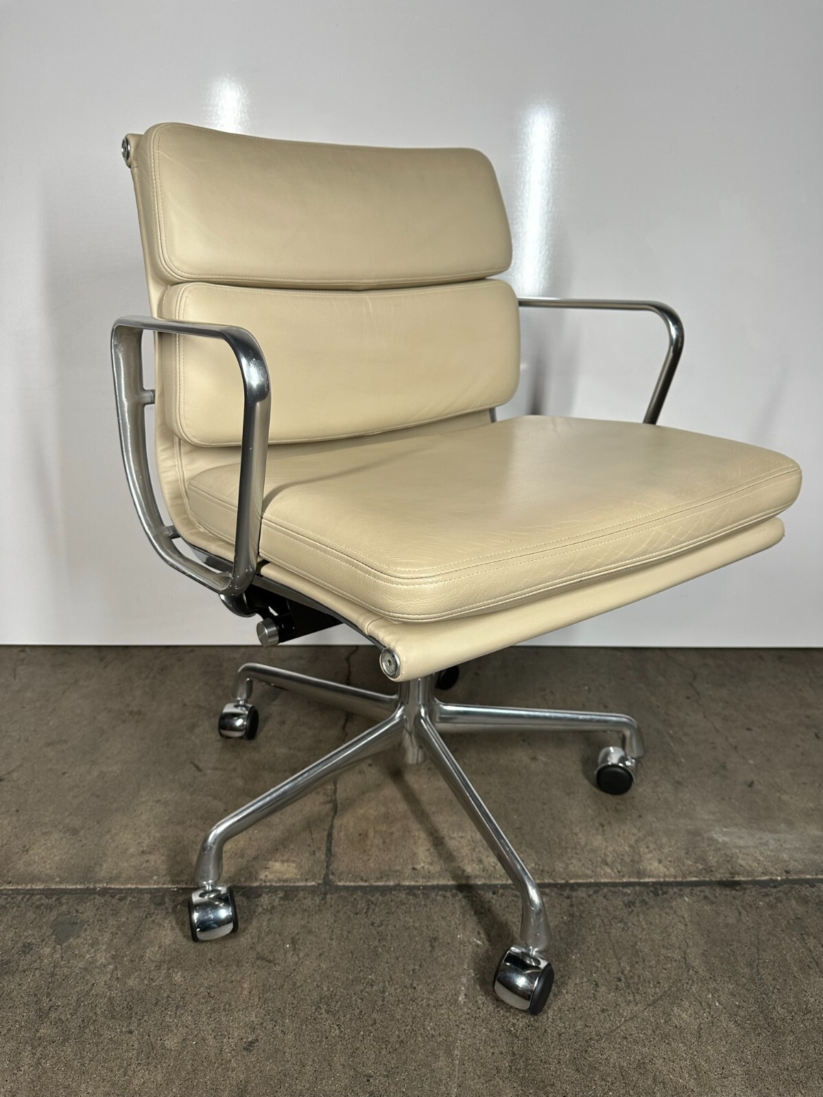 Authentic Herman Miller  Soft Pad Group Management Chair