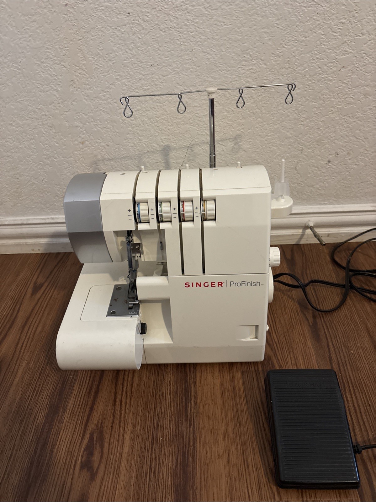 Singer ProFinish 14CG754 Ivory 4 Thread Serger Sewing Machine With Pedal & Power
