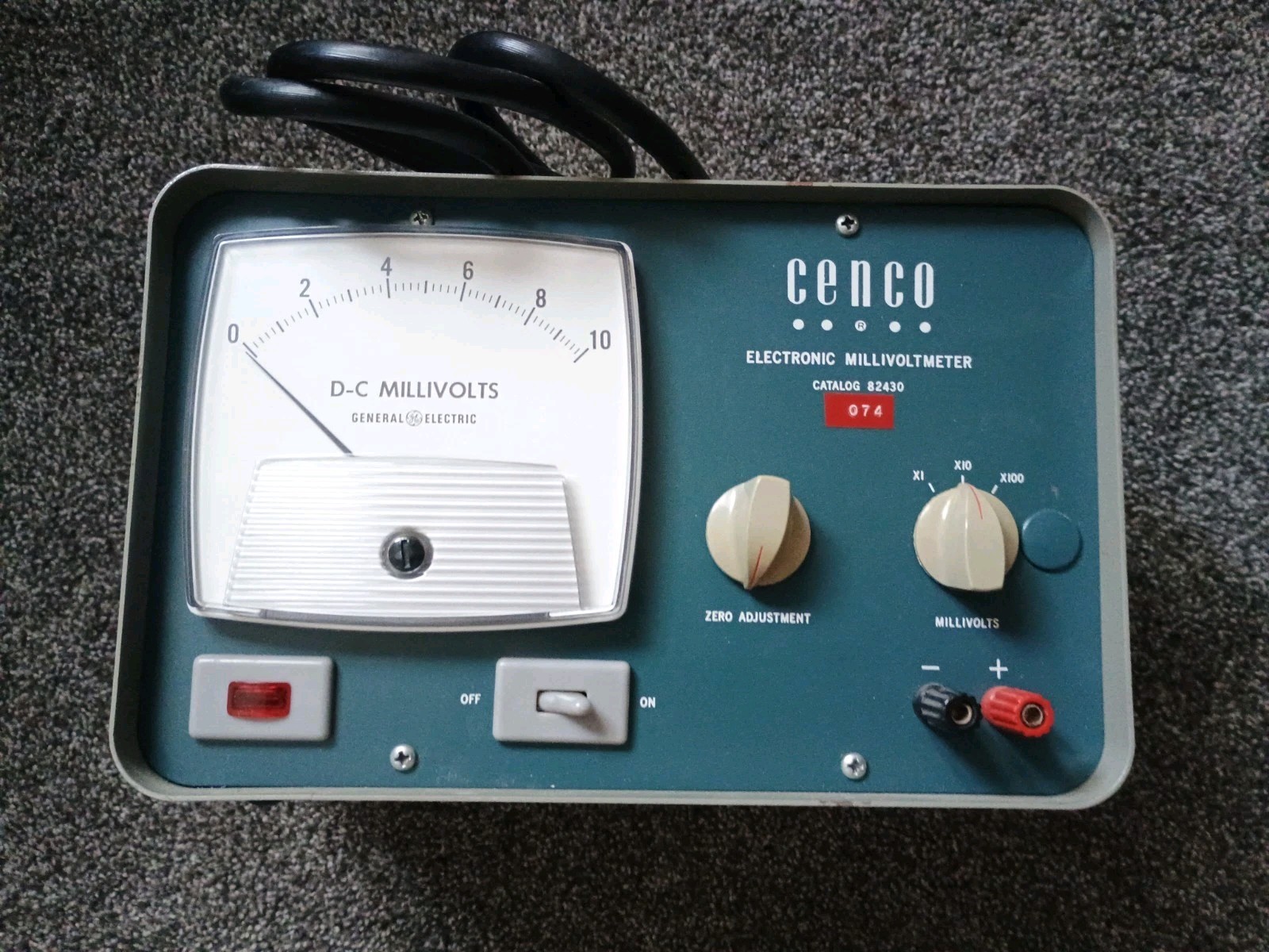 Cenco Millivoltmeter Milli Voltmeter D-C 82430