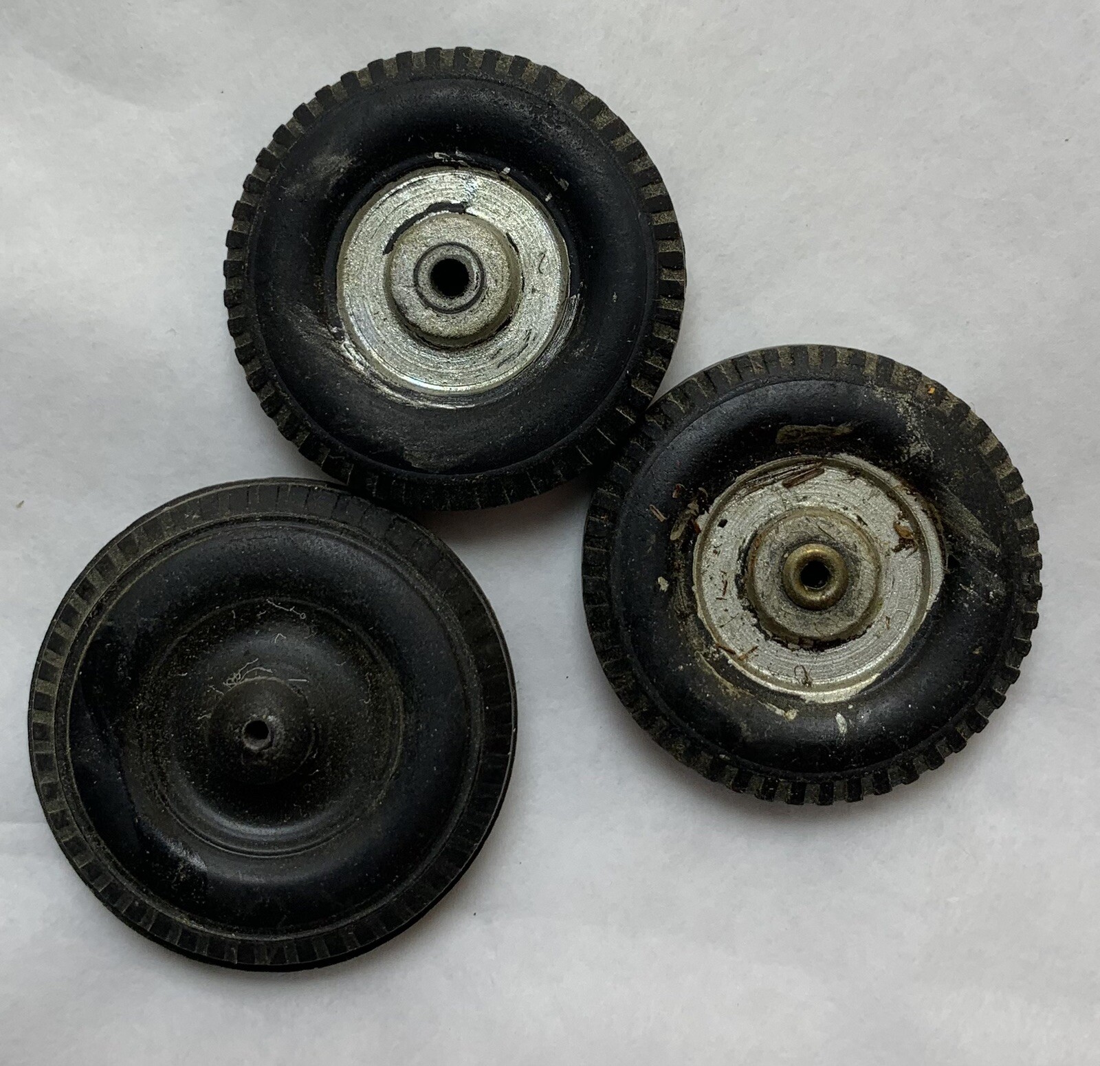 Perfect Du-Bro Lot Model Airplane Rubber Balloon Tires Aluminum Wheels 3/4" 2.25