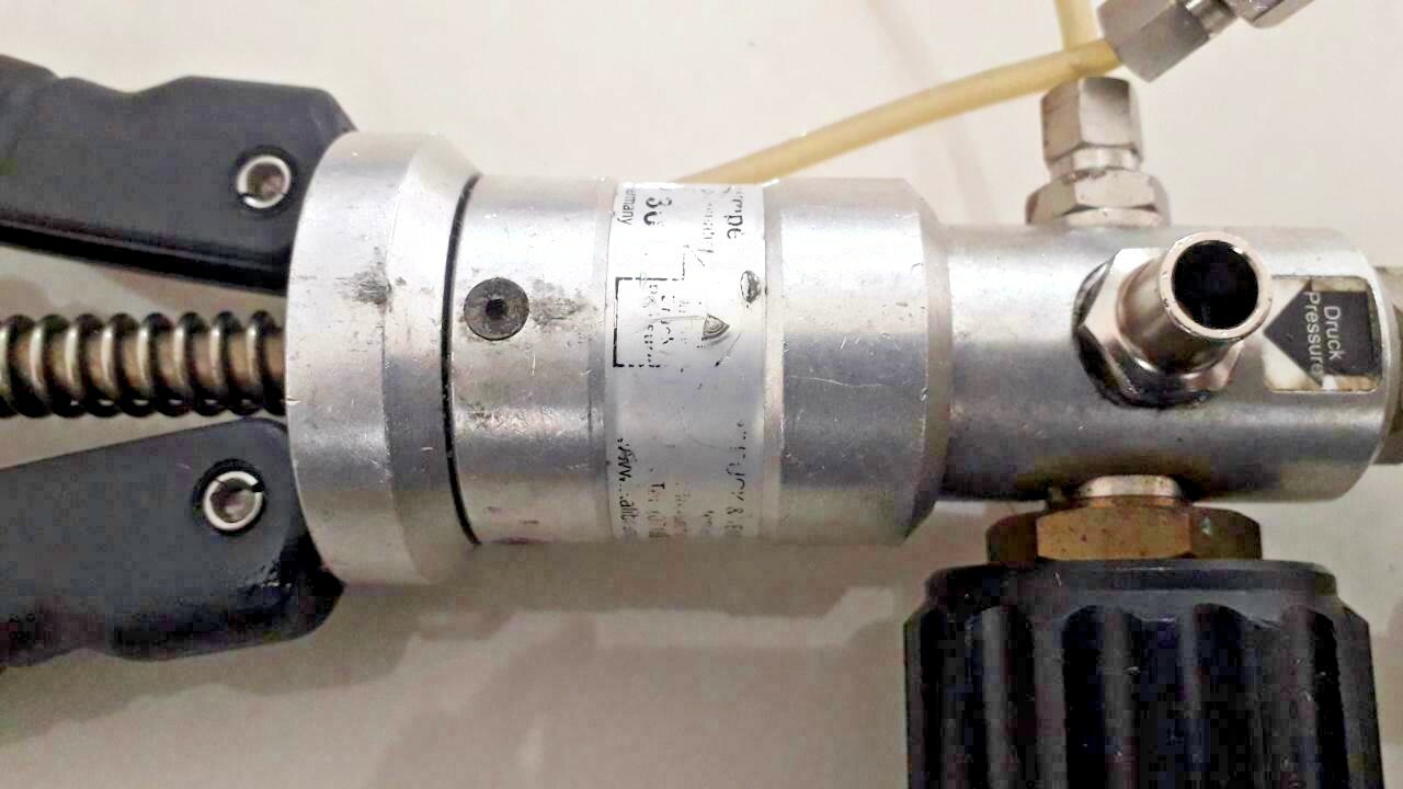 LR-CAL LPP-30 Pressure calibrator hand held test pump