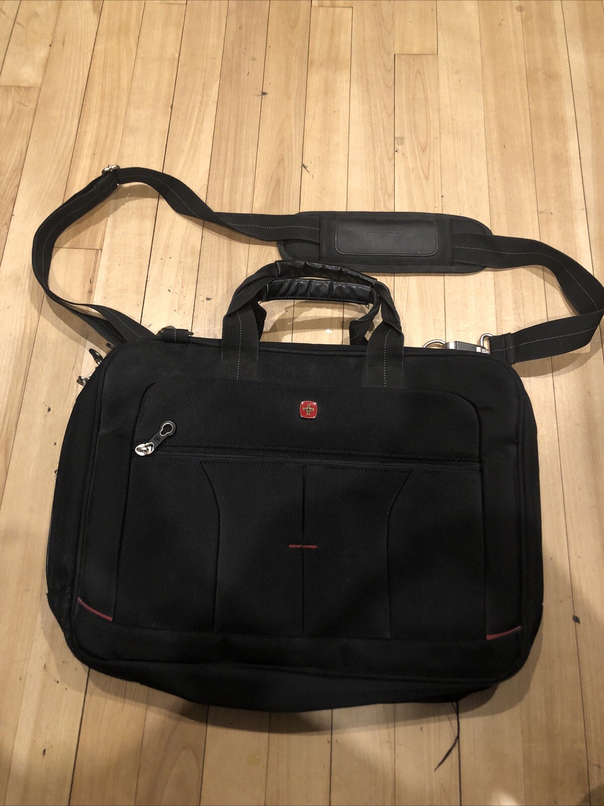 Swiss Gear Carrying Case for 17" Notebook - Black