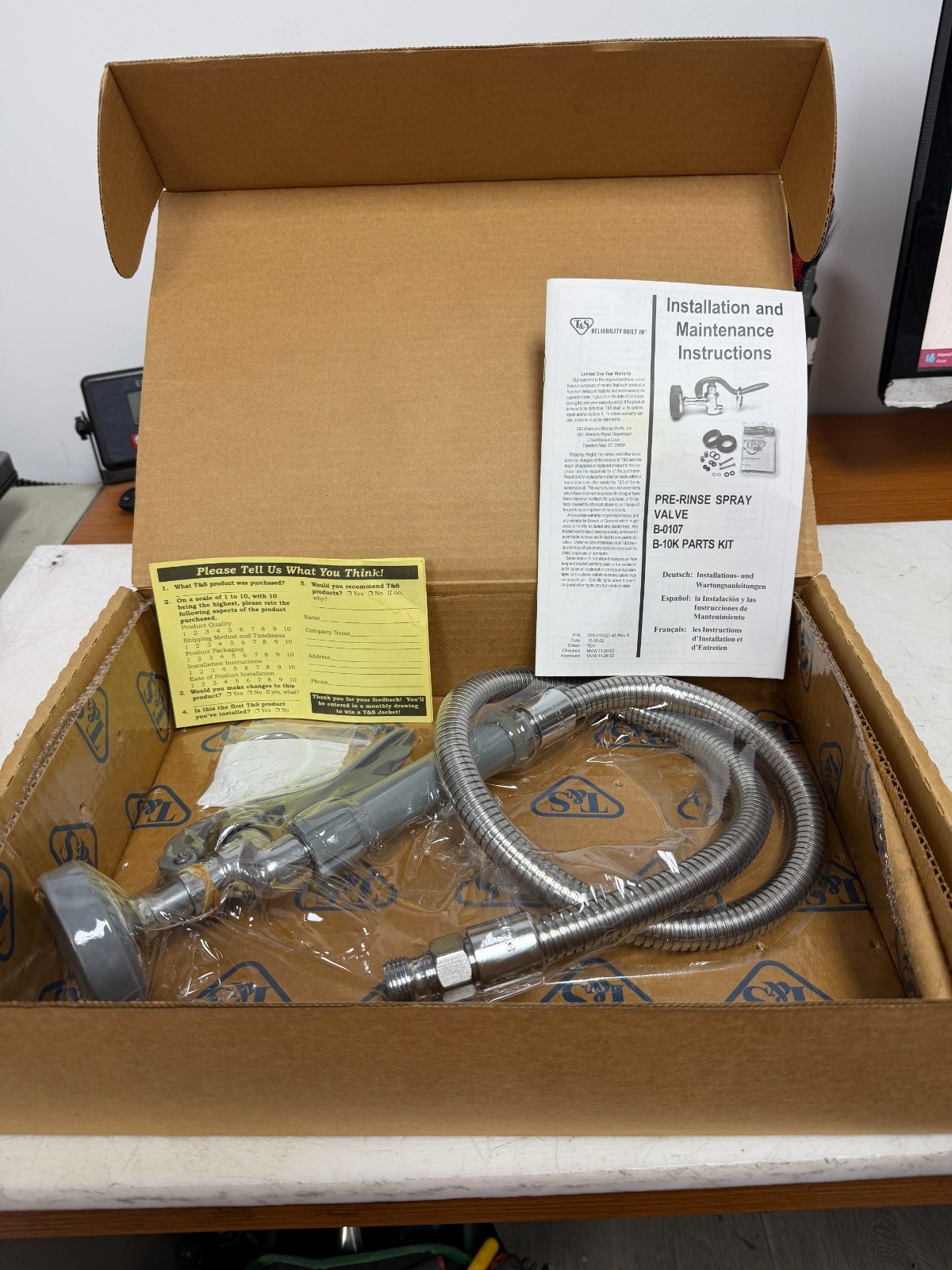 👀NEW T&S BRASS SPRAY VALVE (B-0107) W/ 44" FLEXIBLE SS HOSE (B-0044-H) B-0100