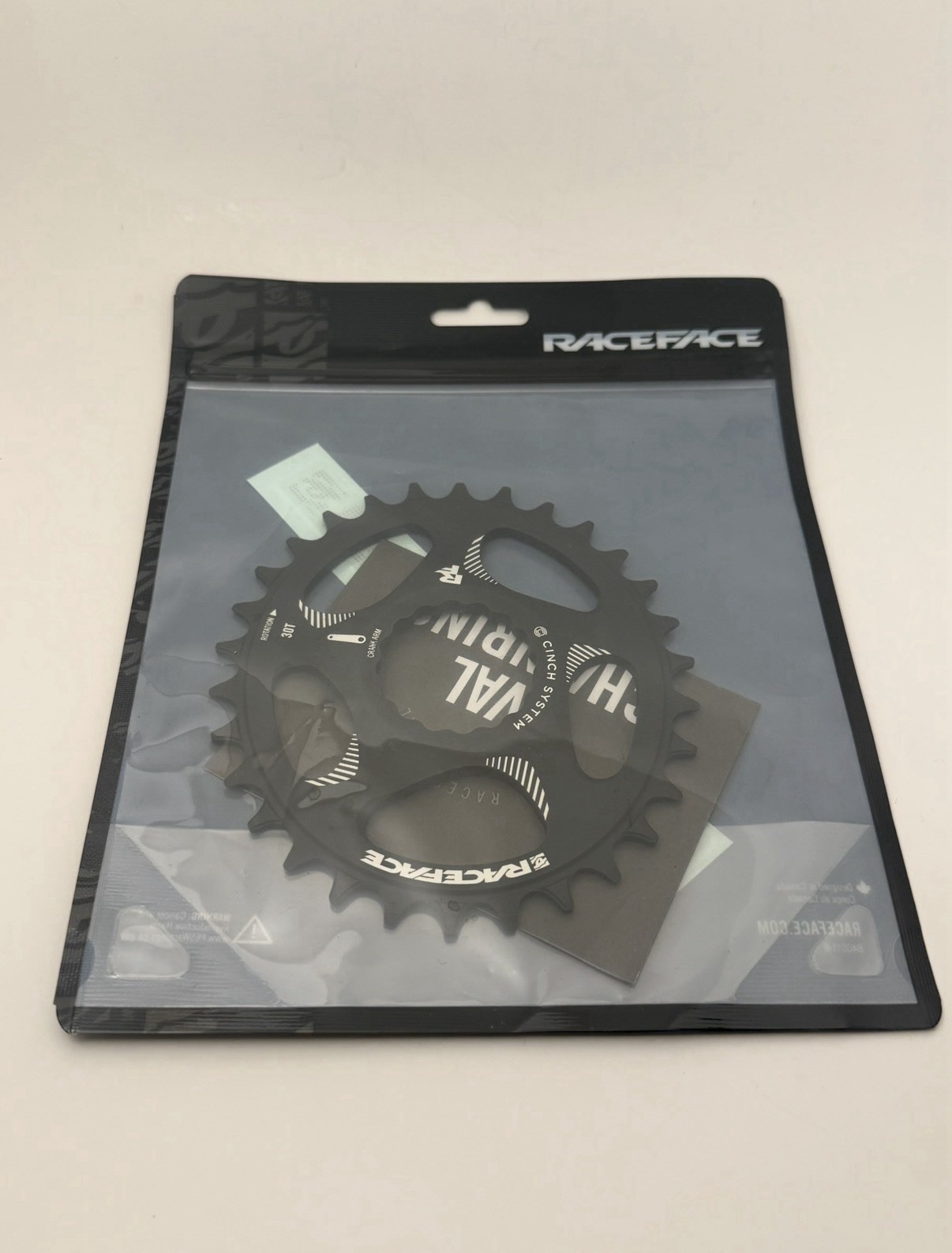 (NEW) Raceface “943-00-087” Narrow Wide Oval Chain Ring (Direct Mount) Black