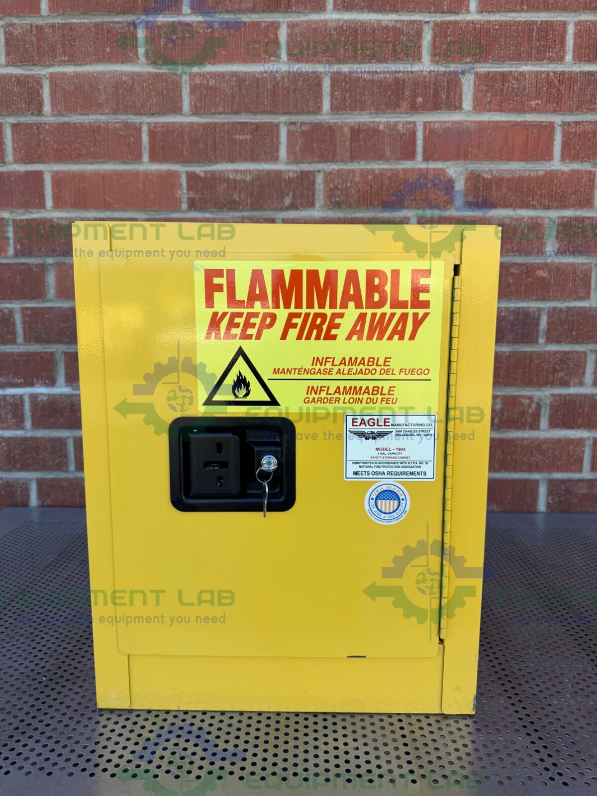 Eagle 1904 4 Gallon Flammable Liquid Storage Cabinet w/ Soft Close Door, Key