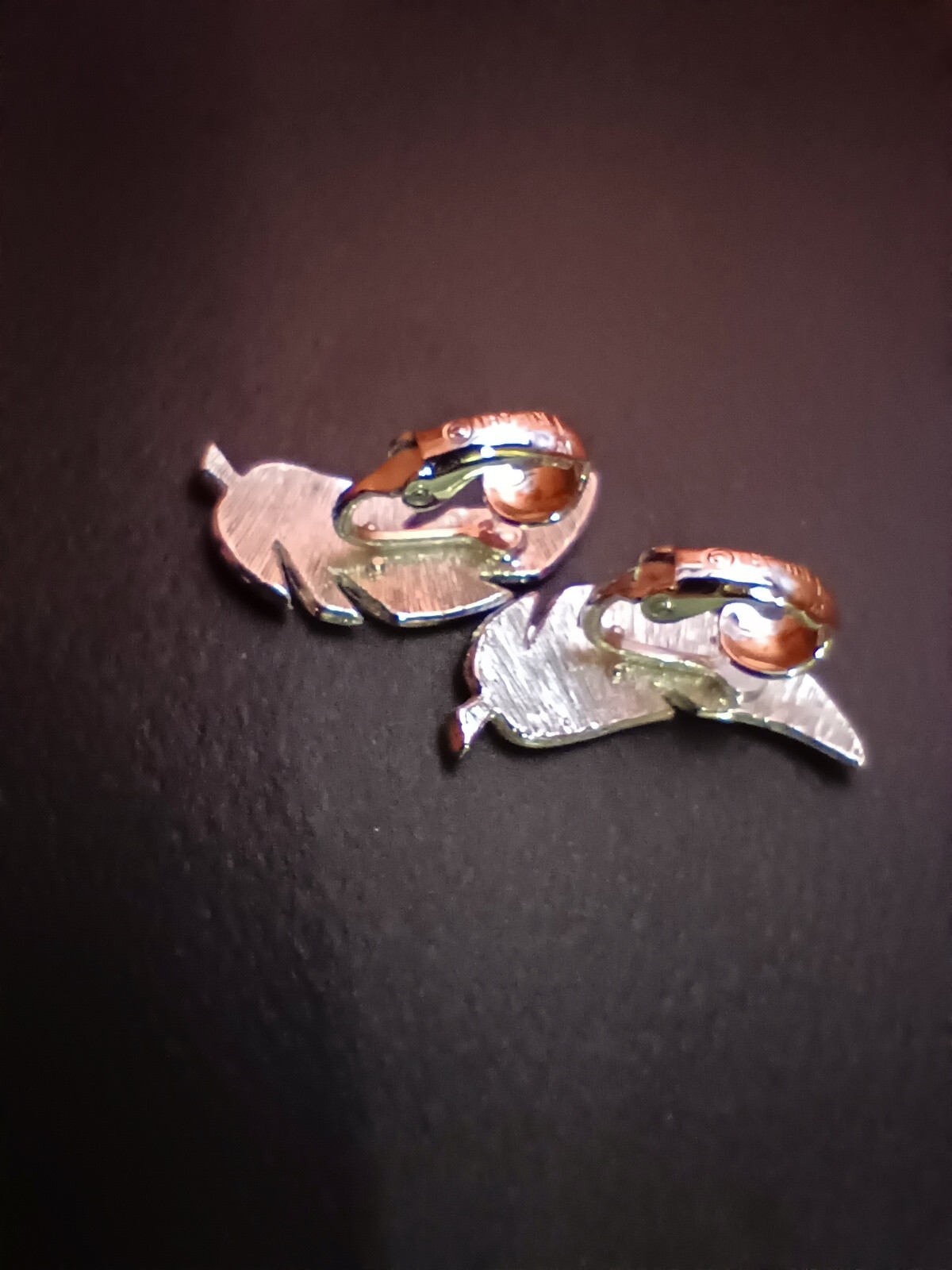 Charming Signed TRIFARI Clip-On Feather Earrings Silver Tone EXCELLENT CONDITION