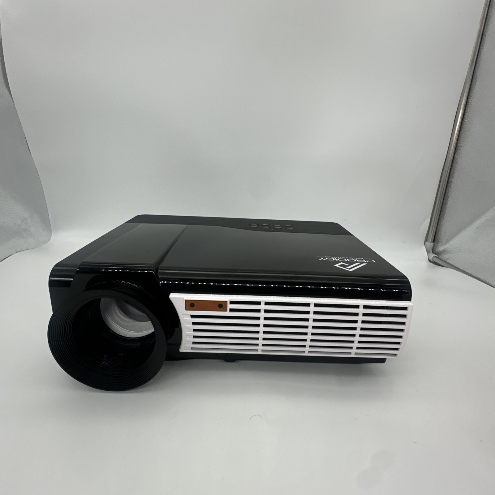 PRODIGY INNOVATIONS HD Series LR-22 Projector 3D Ready Complete