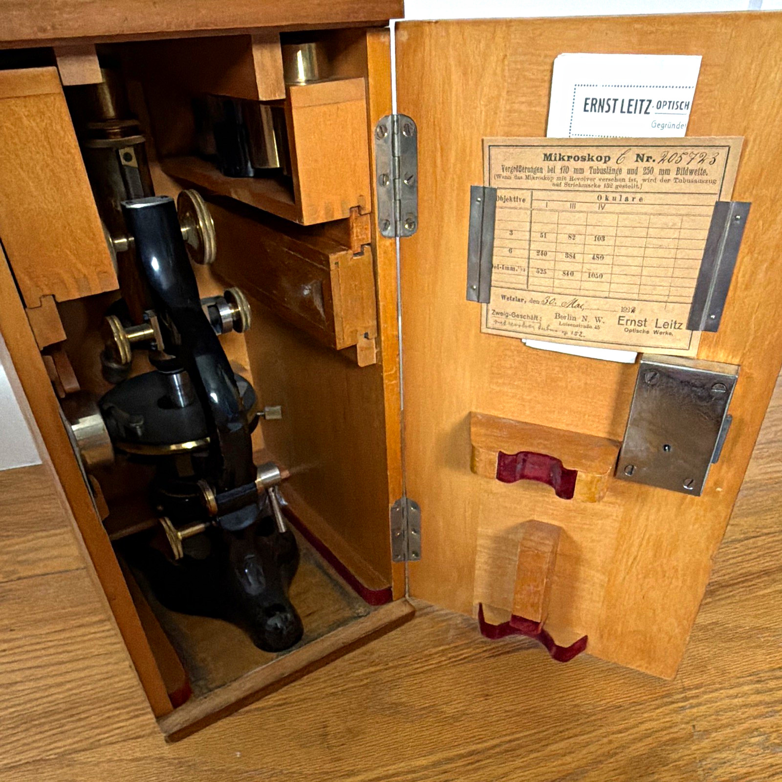 Ernst Leitz Wetzlar Microscope w/ Wooden Case, Accessories & Oel-Immersion Paper