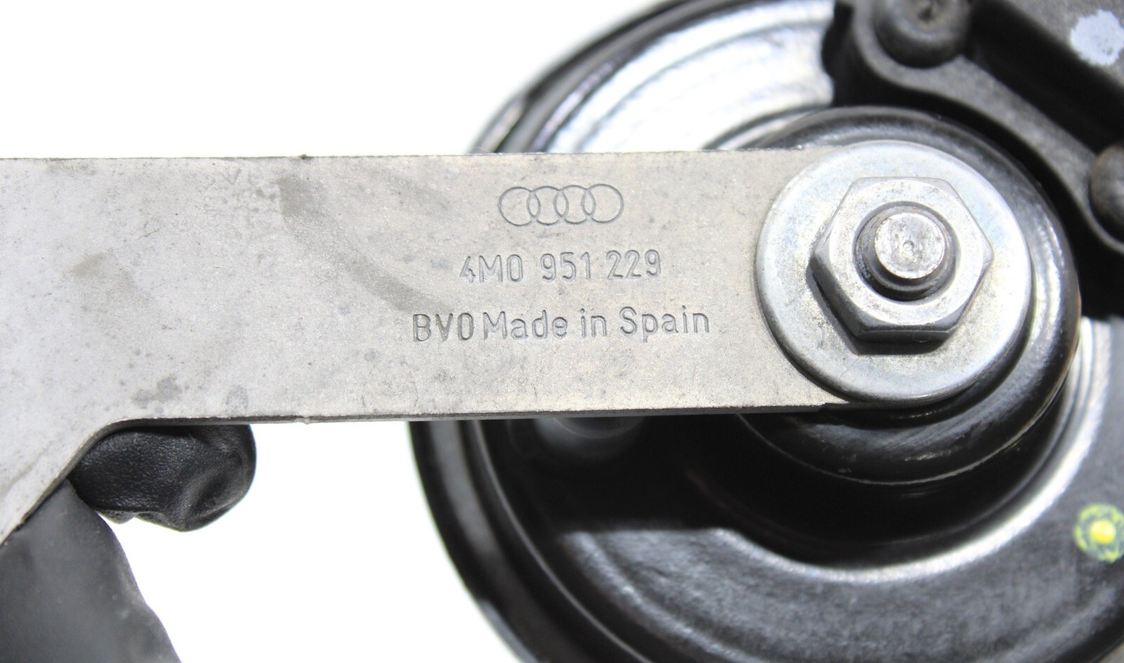 AUDI Q7 LEFT SIDE LOW NOTE TONE HORN SIGNAL W/ BRACKET OEM 2017 - 2024