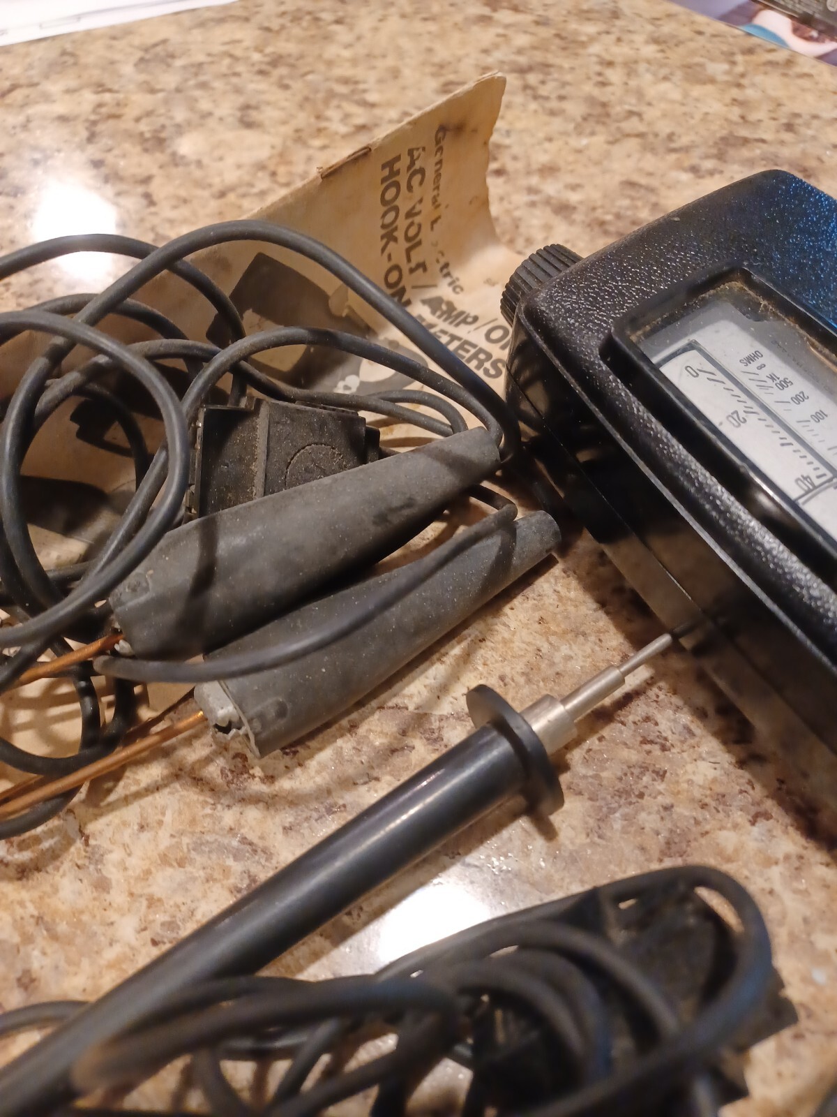 General Electric GE AC Volt / Amp /Ohm Hook-On Meter Kit Snapper 350 with case