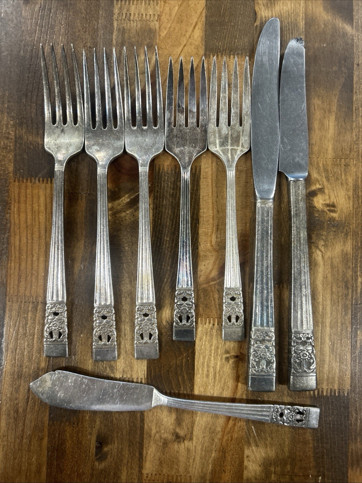 Lot of 8 Rare Vintage Community Coronation Plated Silverware Knives and Forks