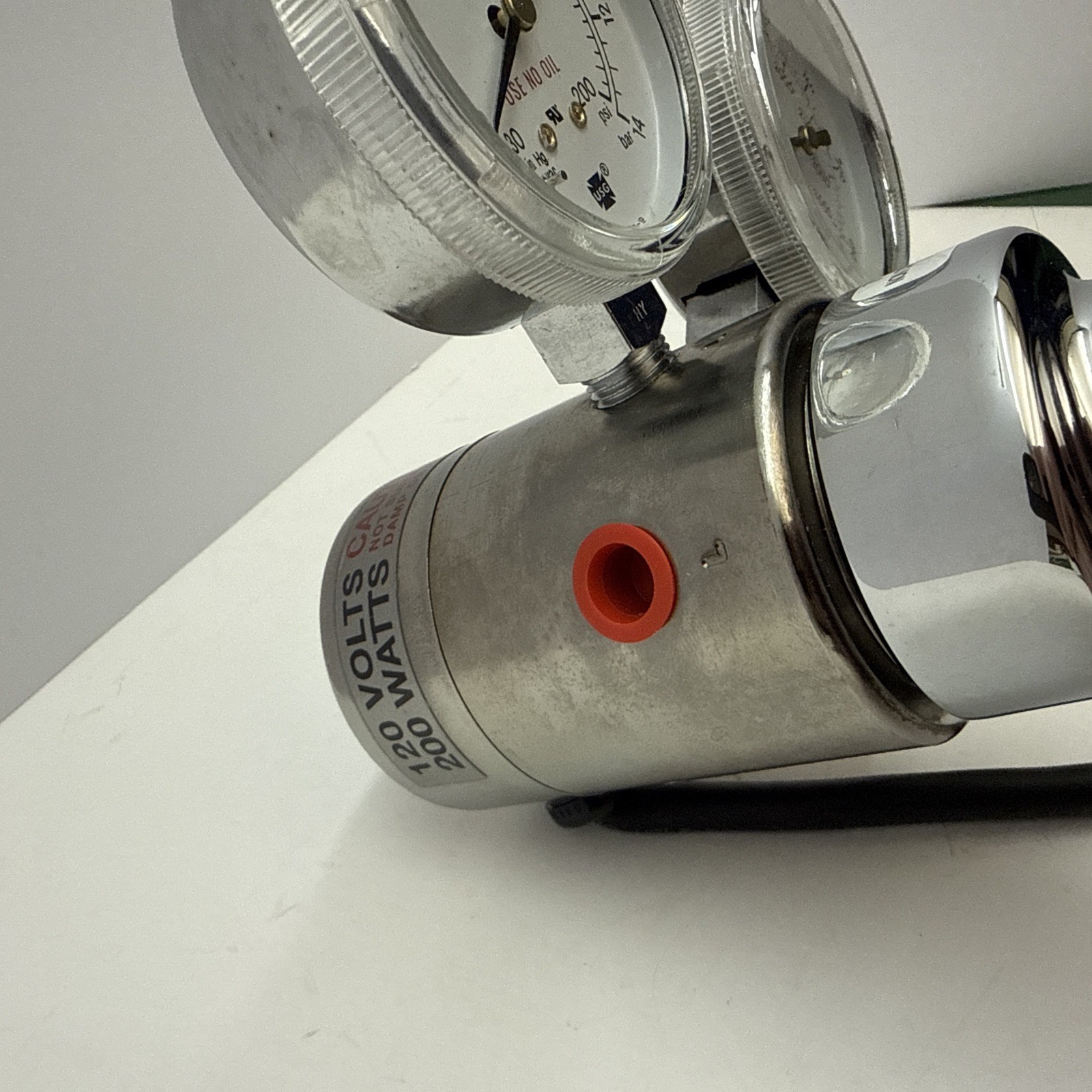 Harris 7051253201 Electrically Heated High-Purity Gas Regulator, Carbon Untested