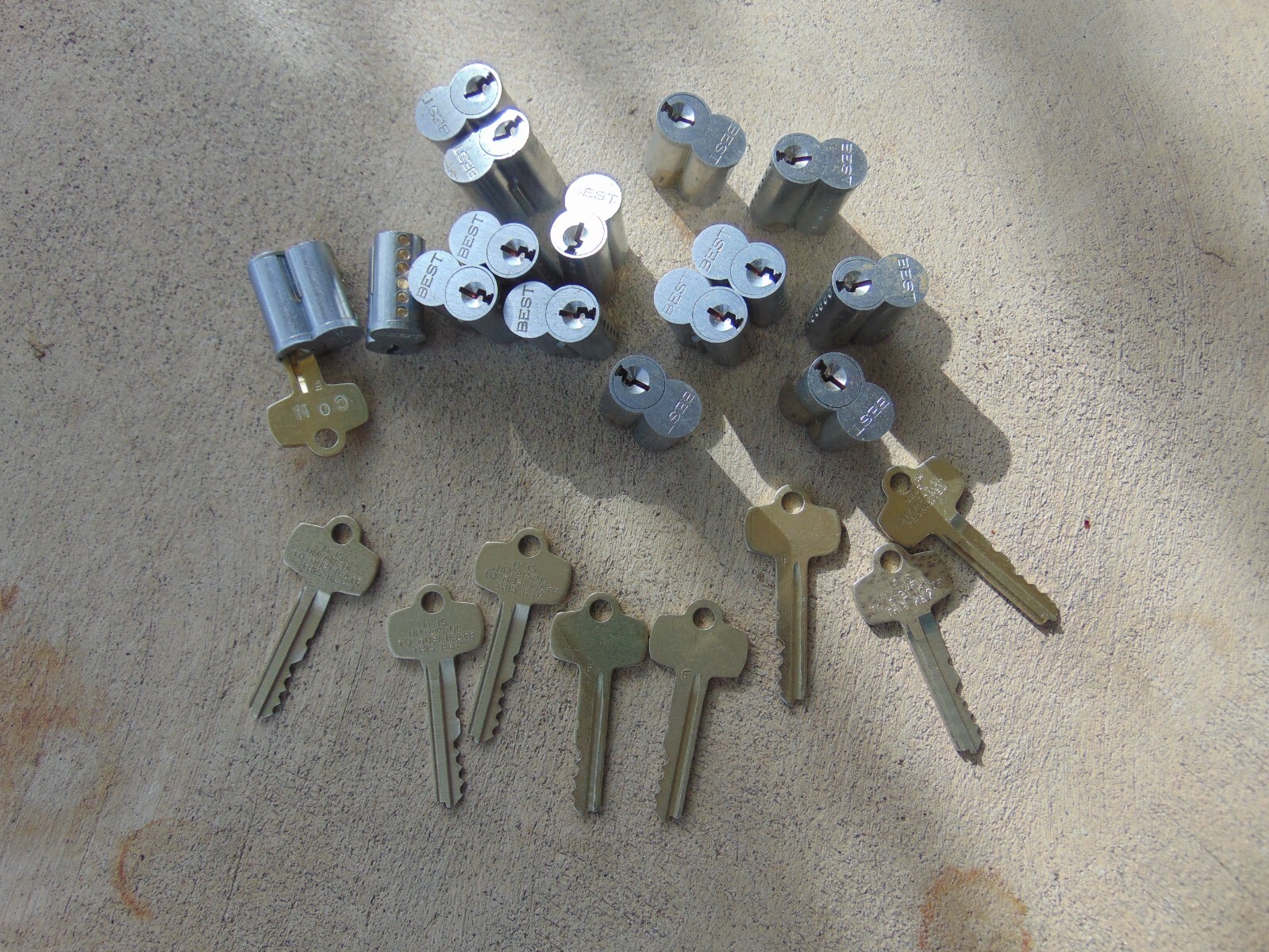 15 - BEST   F   CORES  6 PIN WITH 1 CORE KEY AND 8 KEYS      LOCKSMITH