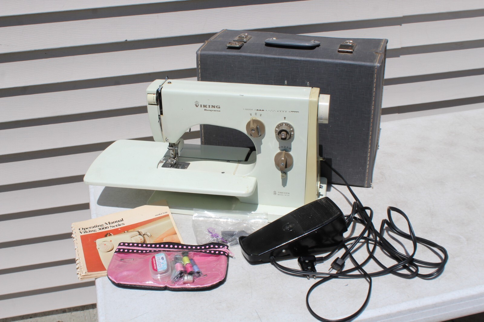 RARE VTG Viking Husqvarna 3230 6000 Sewing Machine UNTESTED - SEE VIDEO