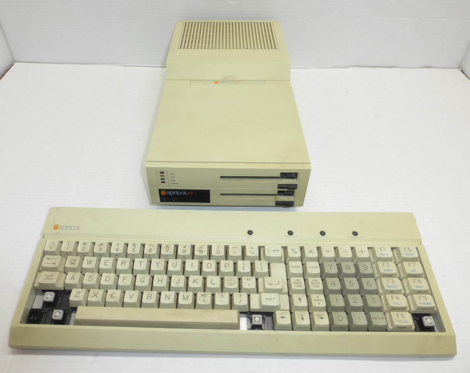Rare Apricot F2 Computer Dual FDD Vintage UK PC 1985 Powers On w/ IR Keyboard