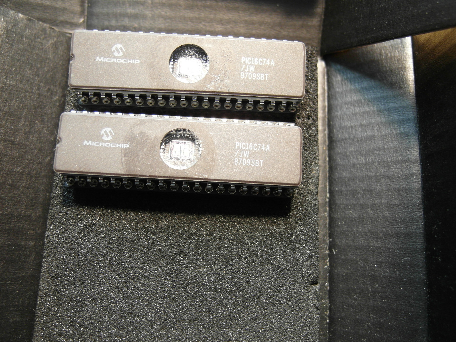 2x Pic 16C74A/JW with sockets