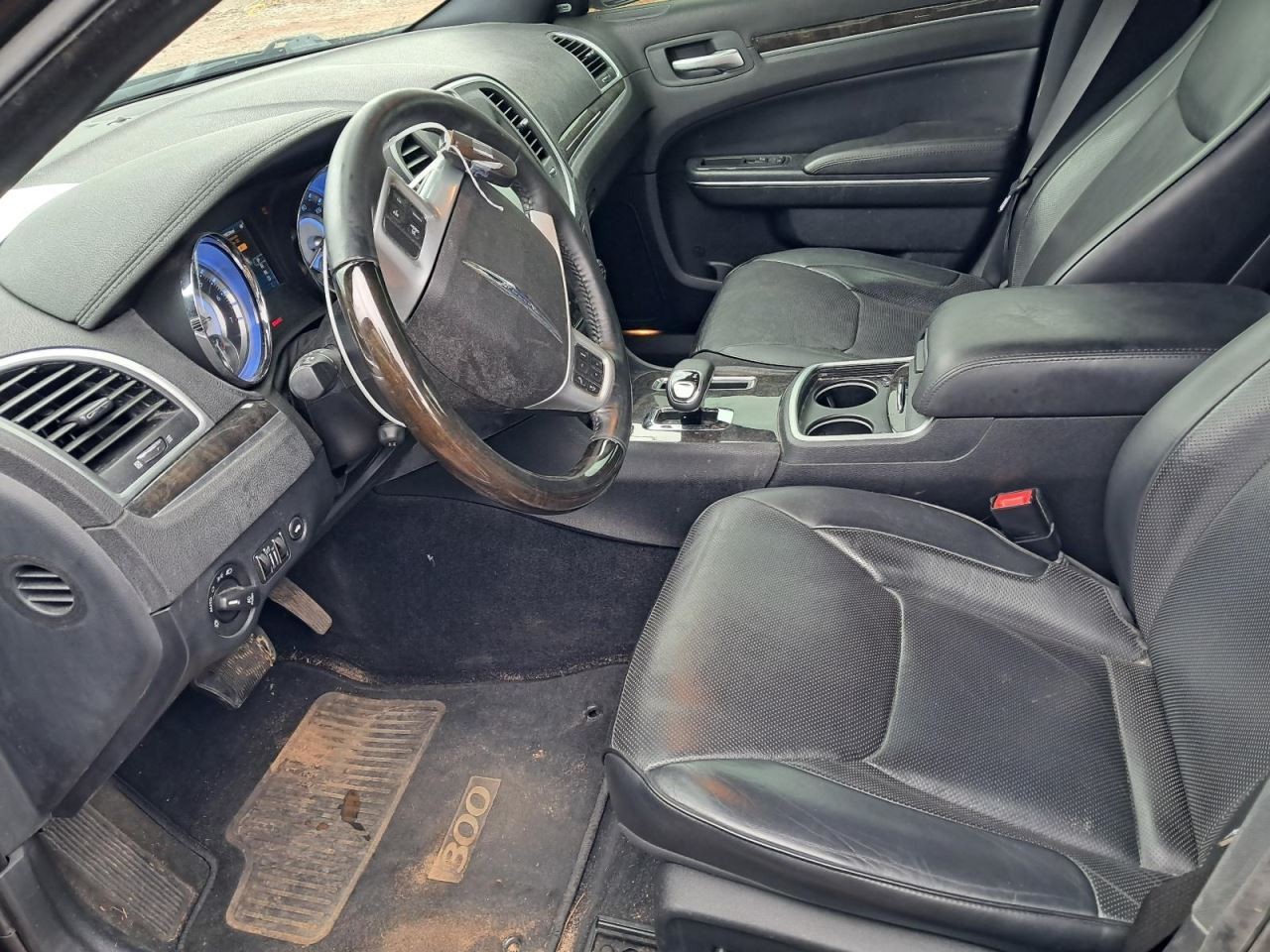 300 2014 Glove Box 4845961