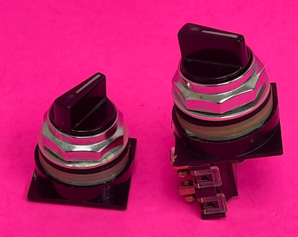 GE CR104P Selector Switch, 2-Position, Knob,1NO/1NC & Selector Switch Knob Only