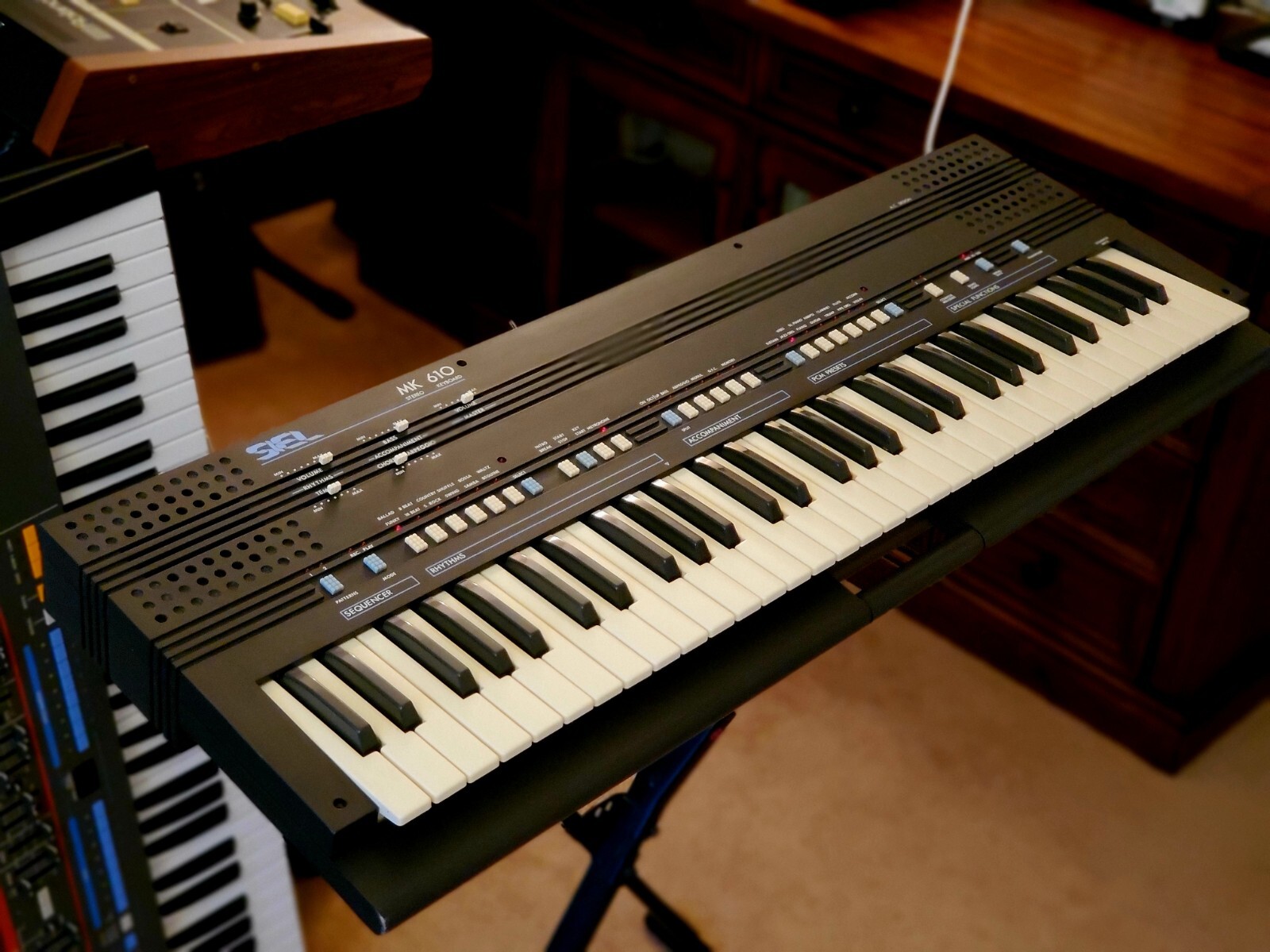 SIEL MK610 (ULTRA RARE) 1980's ITALIAN ANALOG SYNTHESIZER IN MINT CONDITION!!!