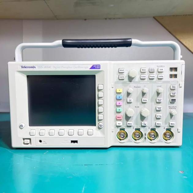 1PC USED Tektronix TDS3054C oscilloscope 4passage 500MHz 5GS/s /Good function