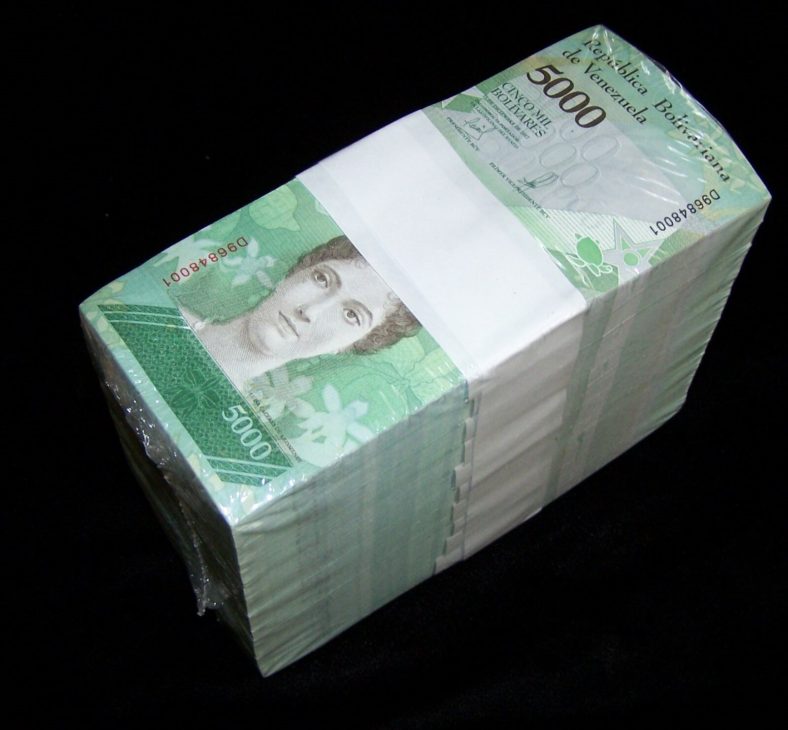 1000 x Venezuela 5000 (5,000) Bolivares, 2017,UNC banknote Brick