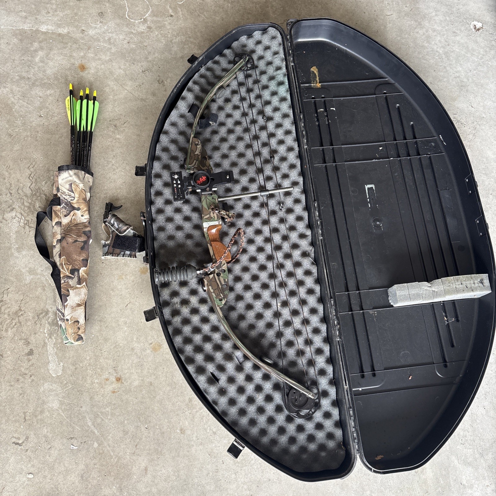 Mathews Feather Lite Left Handed Bow With Case Hunting Compound Arrows Sheath