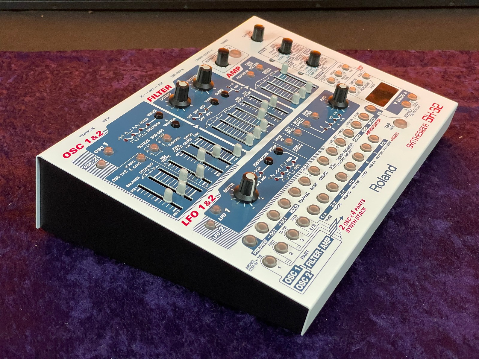 Roland SH-32 4-part multitimbral desktop synthesizer