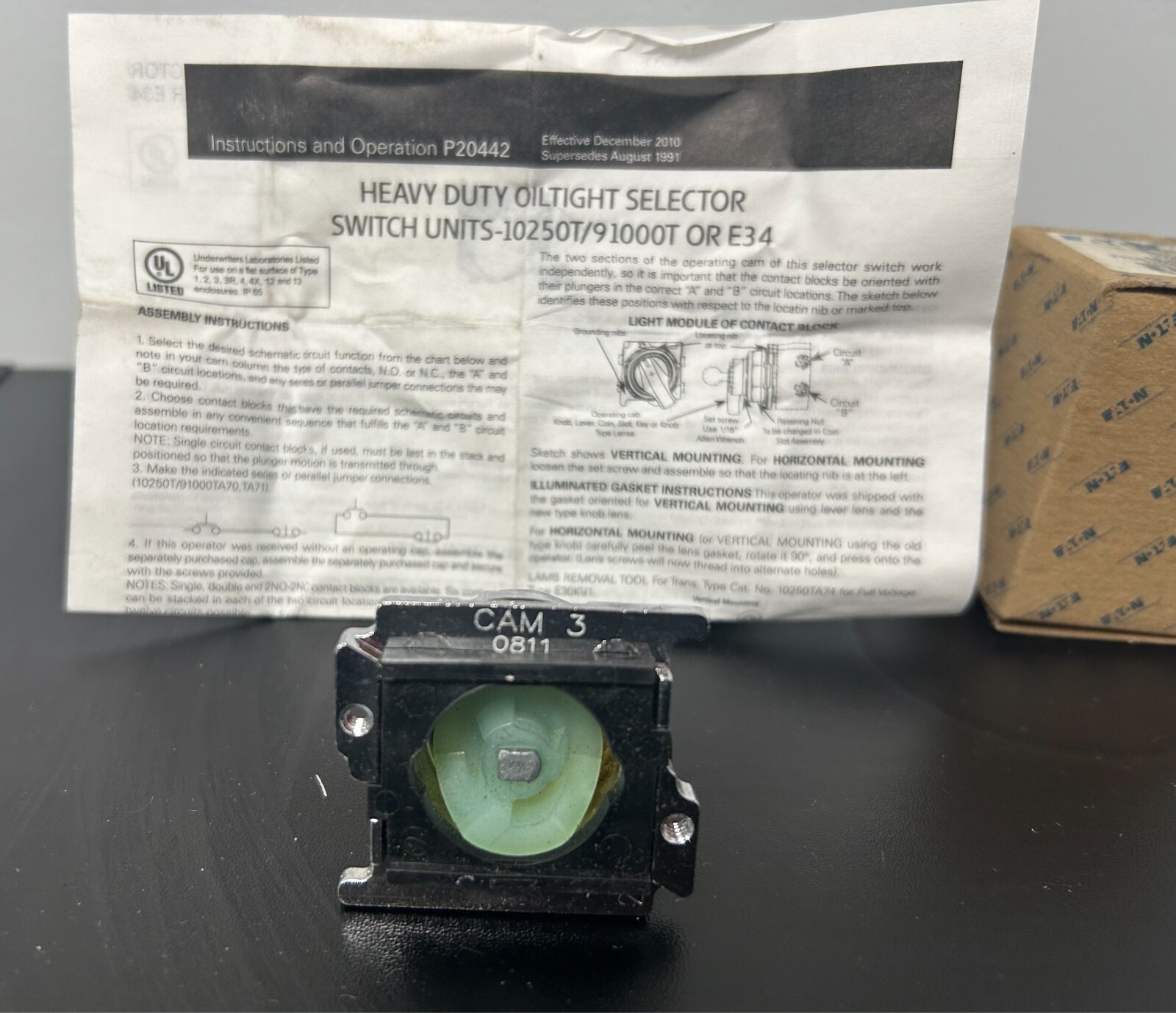 New Open Box Eaton 10250T21KB 3 Position Selector Switch Pushbutton